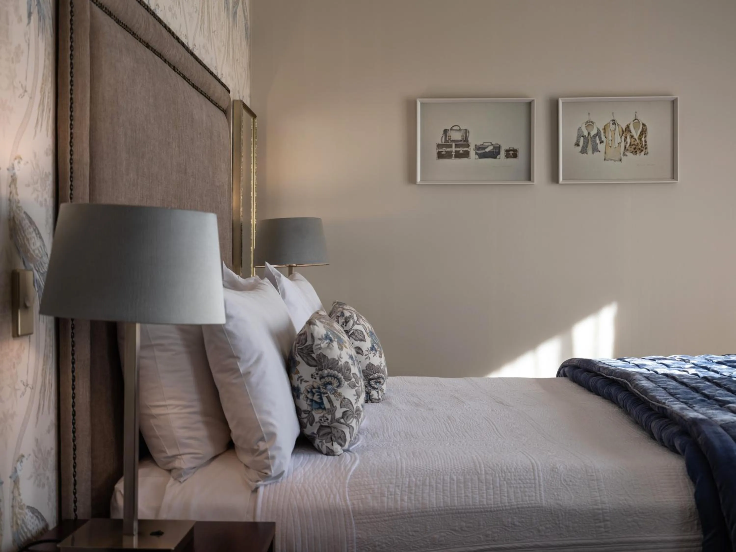 Bedroom, Bed in Porters Boutique Hotel