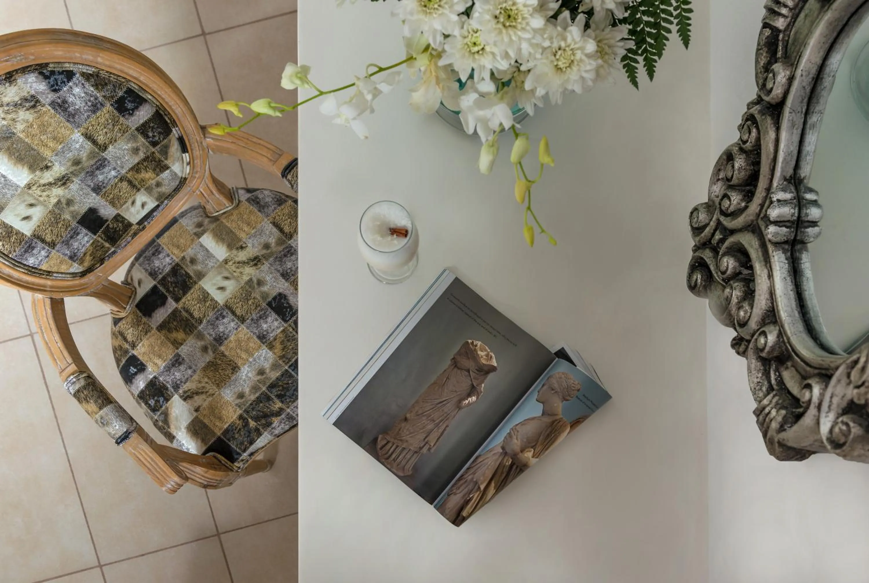 Decorative detail in White Santorini