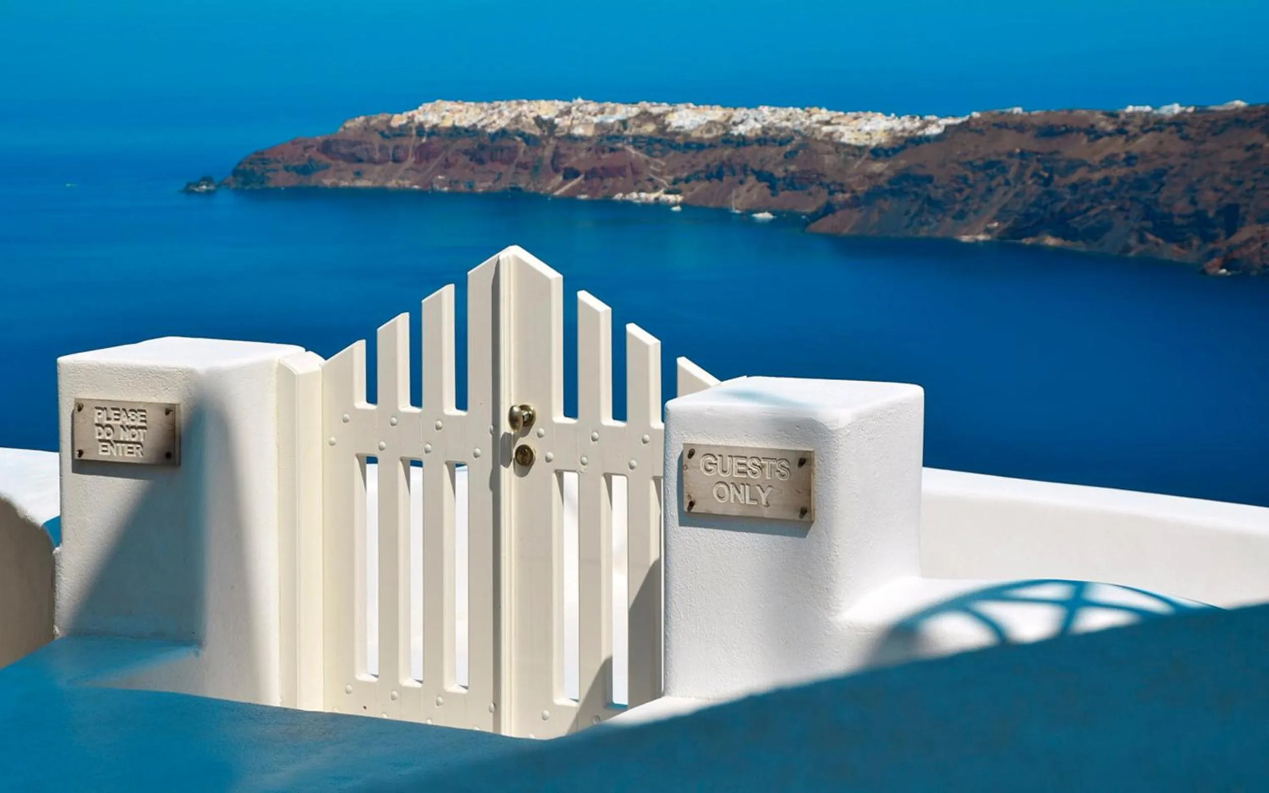Facade/entrance in White Santorini