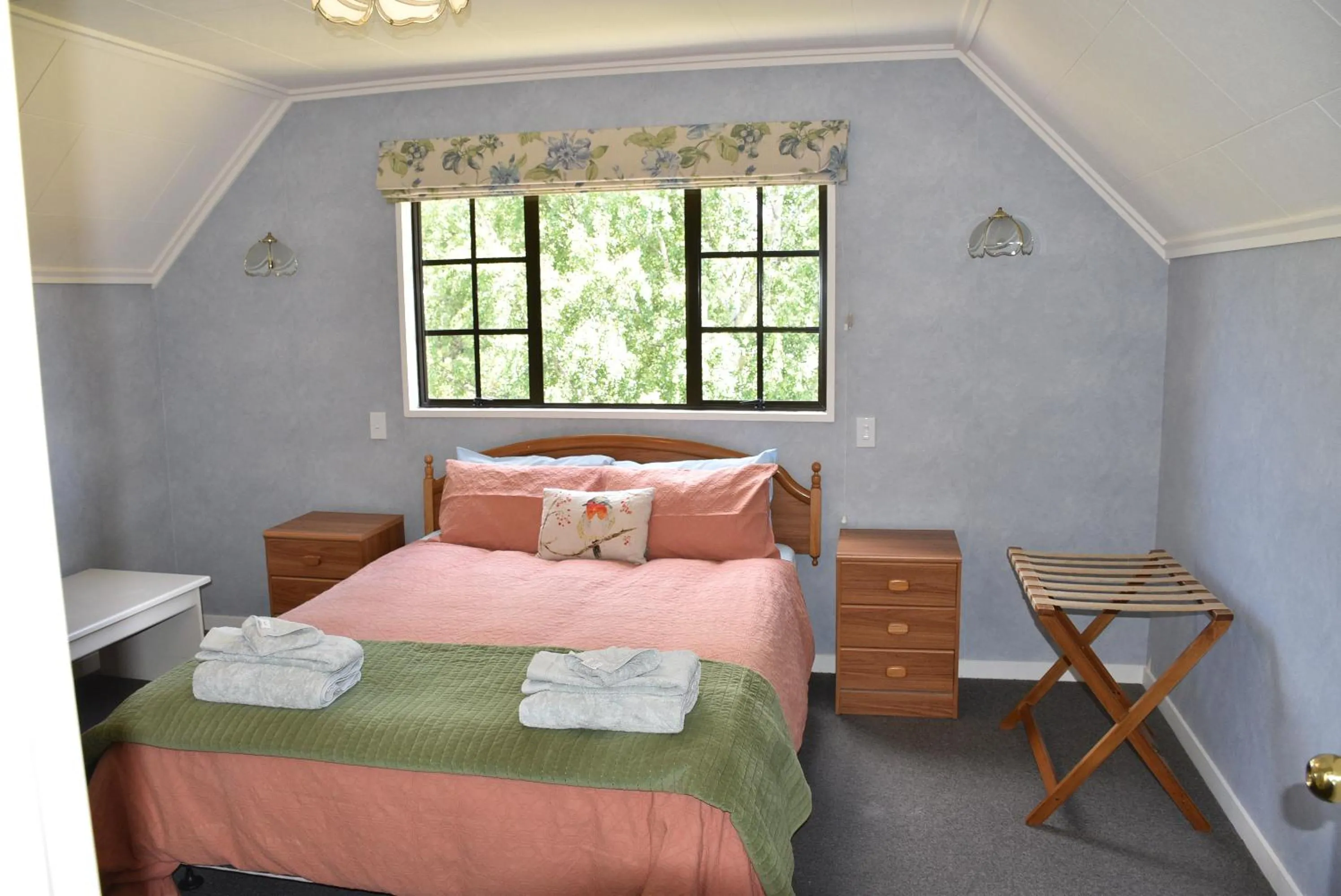 Photo of the whole room, Bed in Creel House Bed and Breakfast