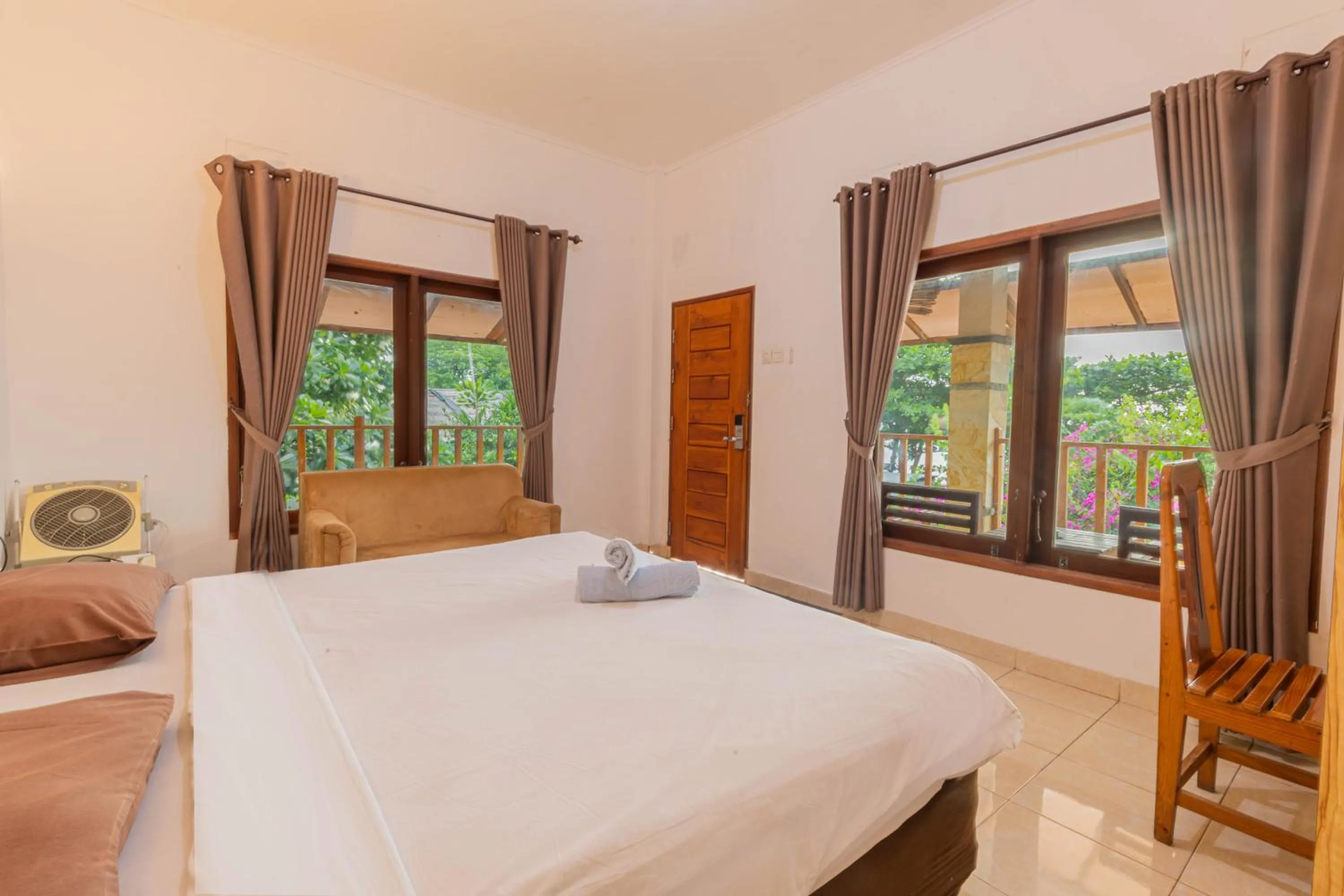 Photo of the whole room, Bed in Transit Inn Senggigi