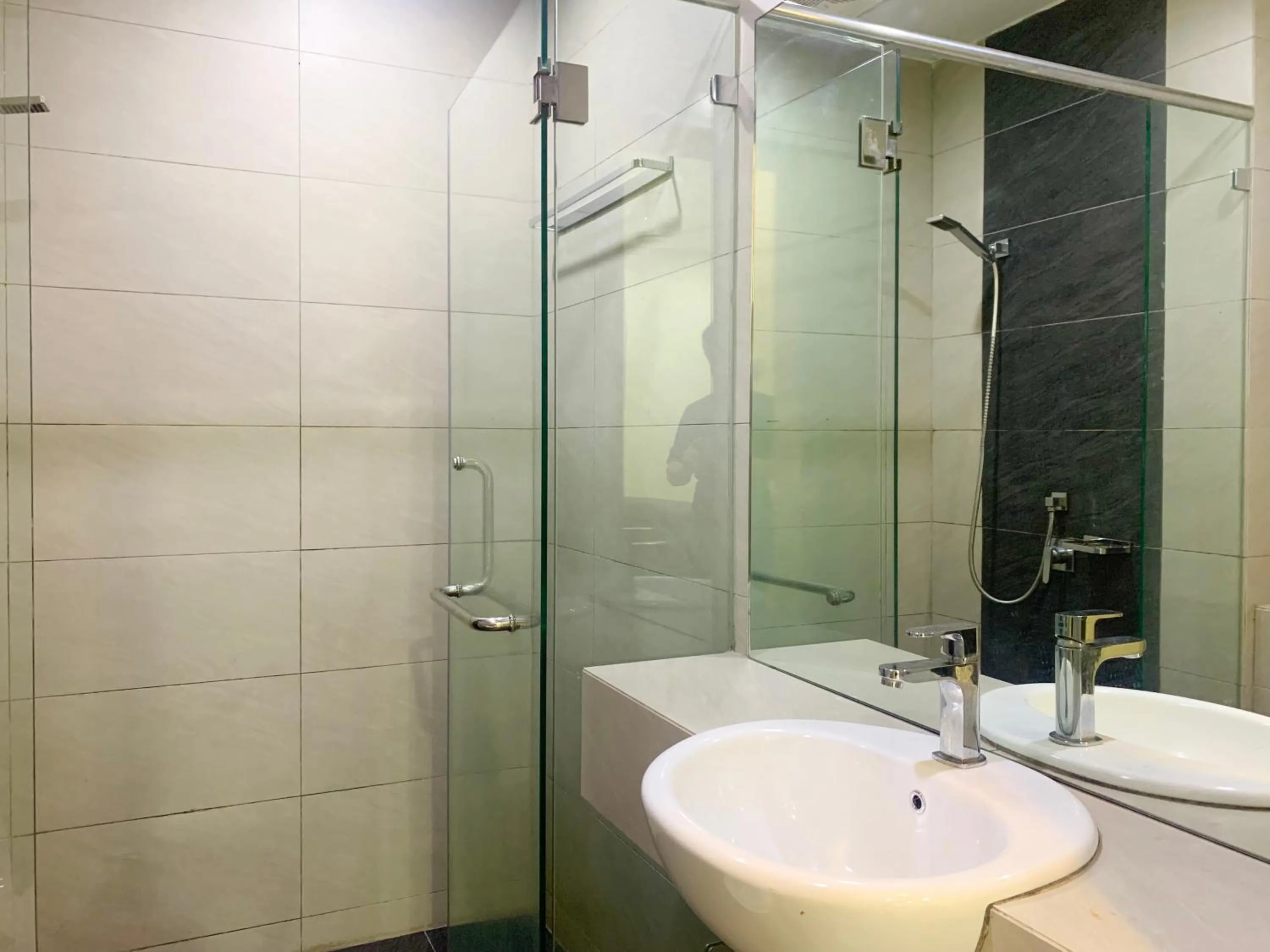 Shower in Sunset Seaview Vacation Condos @ IMAGO Shopping Mall