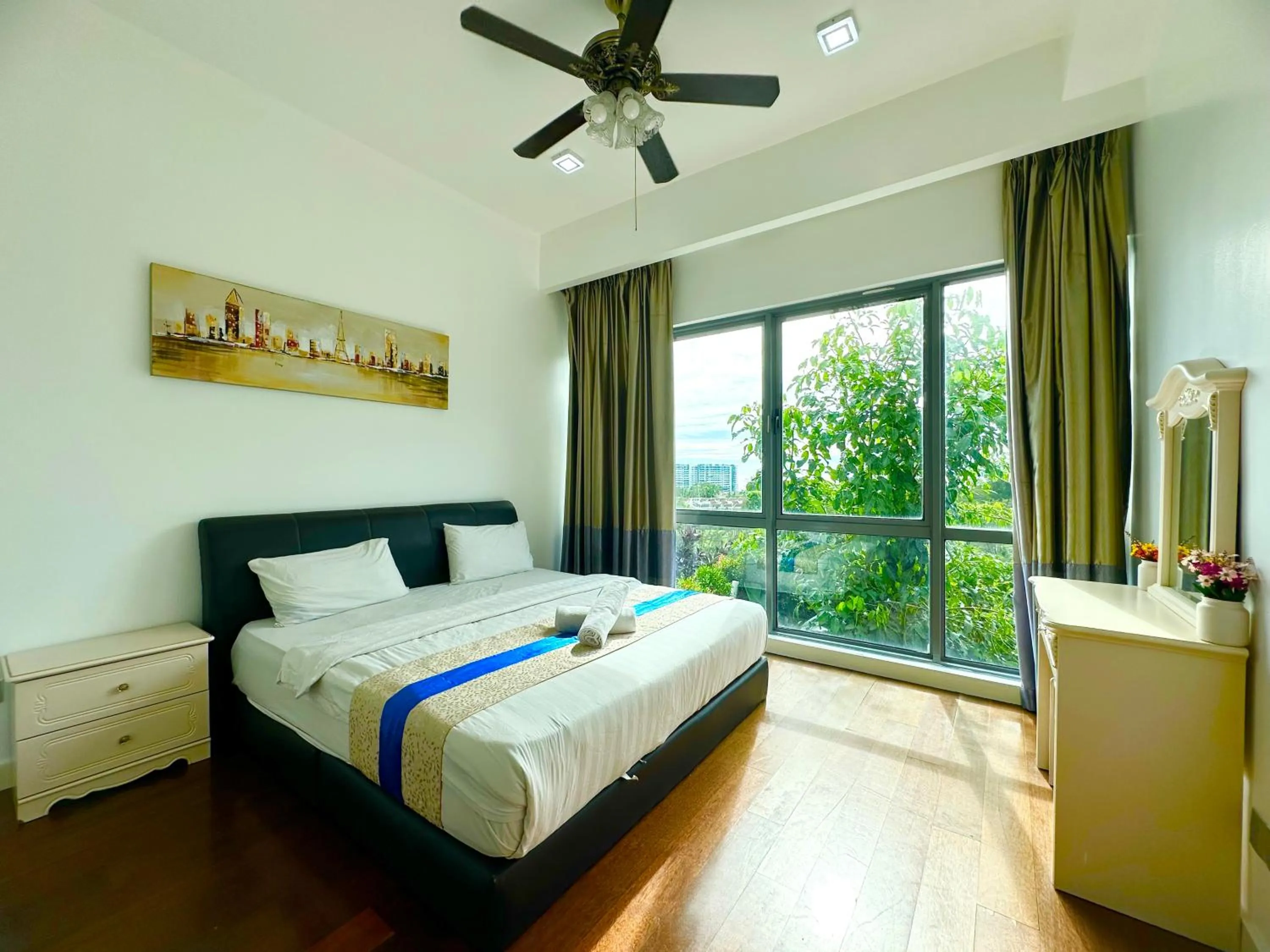 Bed in Sunset Seaview Vacation Condos @ IMAGO Shopping Mall