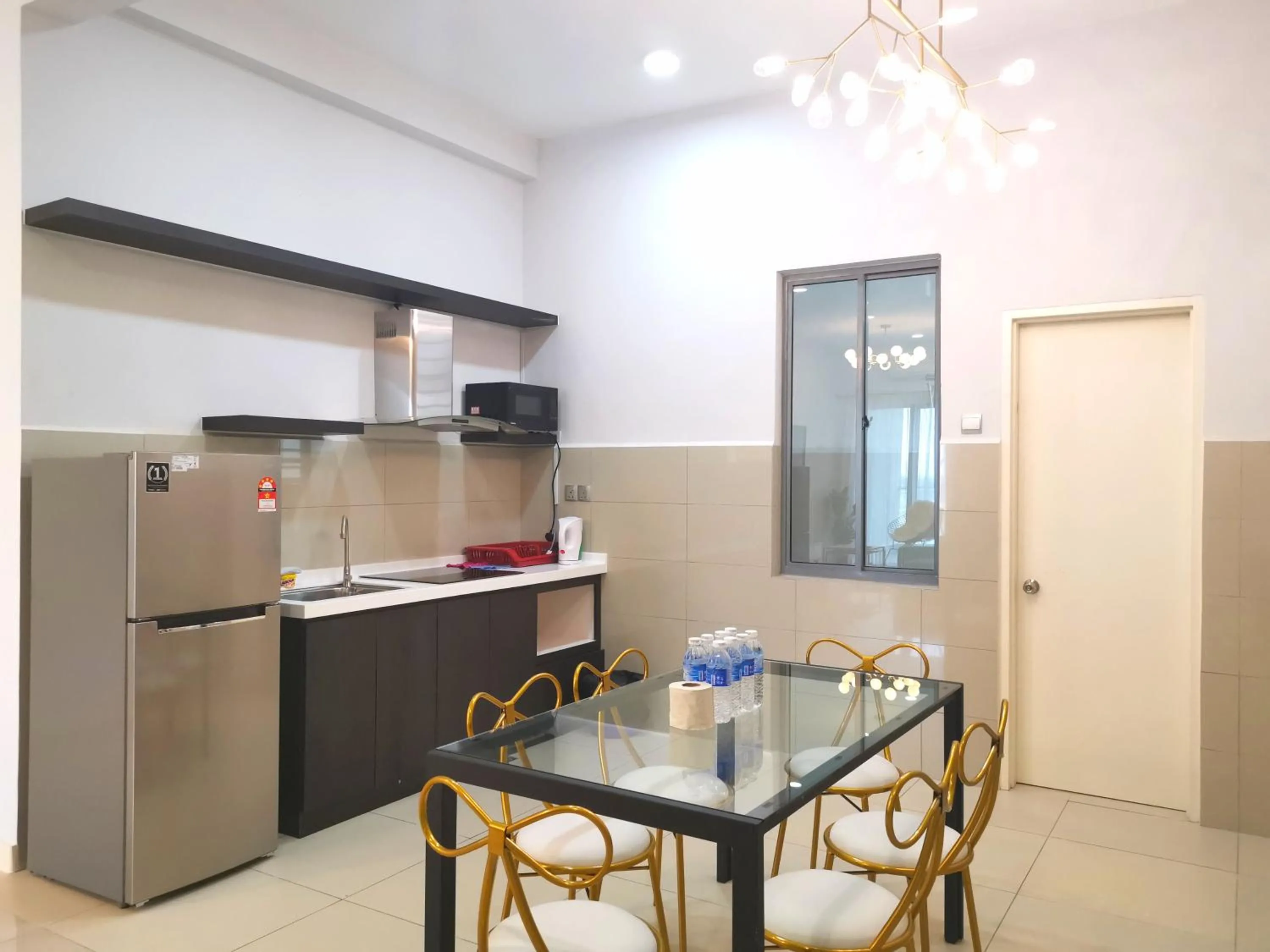 Kitchen or kitchenette in Sunset Seaview Vacation Condos @ IMAGO Shopping Mall