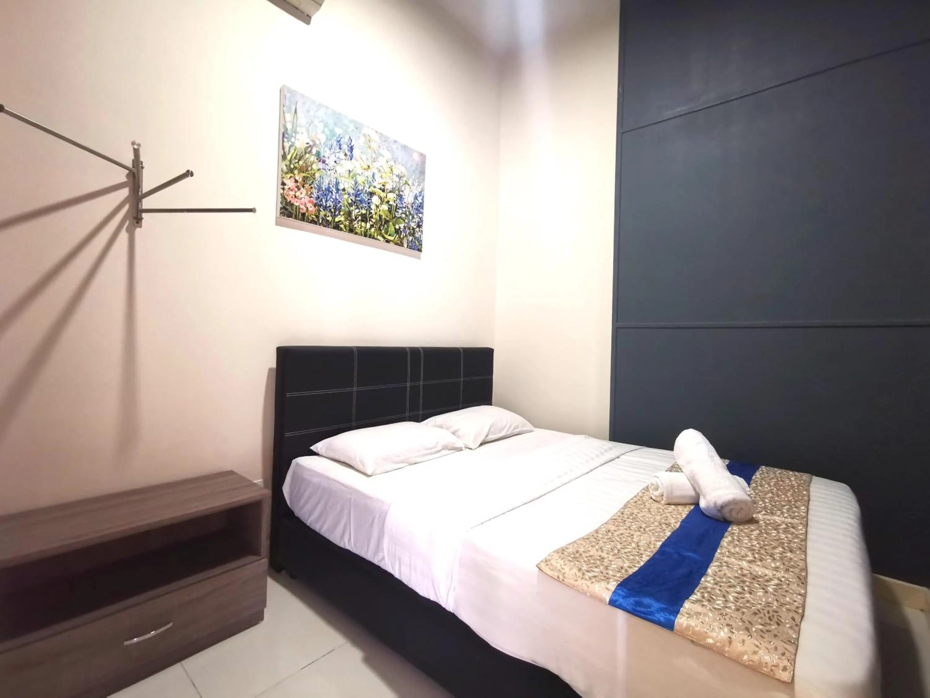 Bed in Sunset Seaview Vacation Condos @ IMAGO Shopping Mall