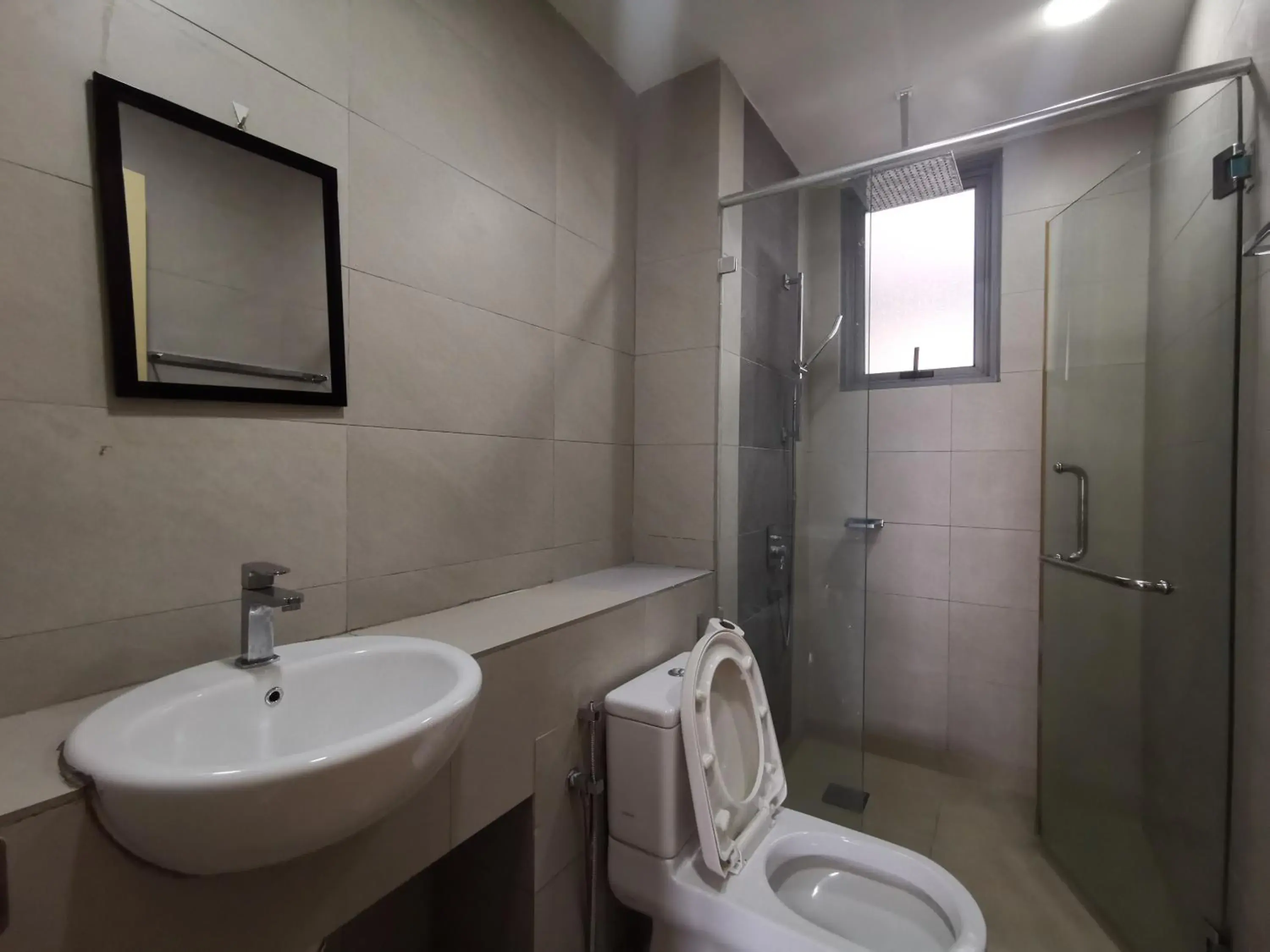 Shower in Sunset Seaview Vacation Condos @ IMAGO Shopping Mall Shower in Sunset Seaview Vacation Condos @ IMAGO Shopping Mall