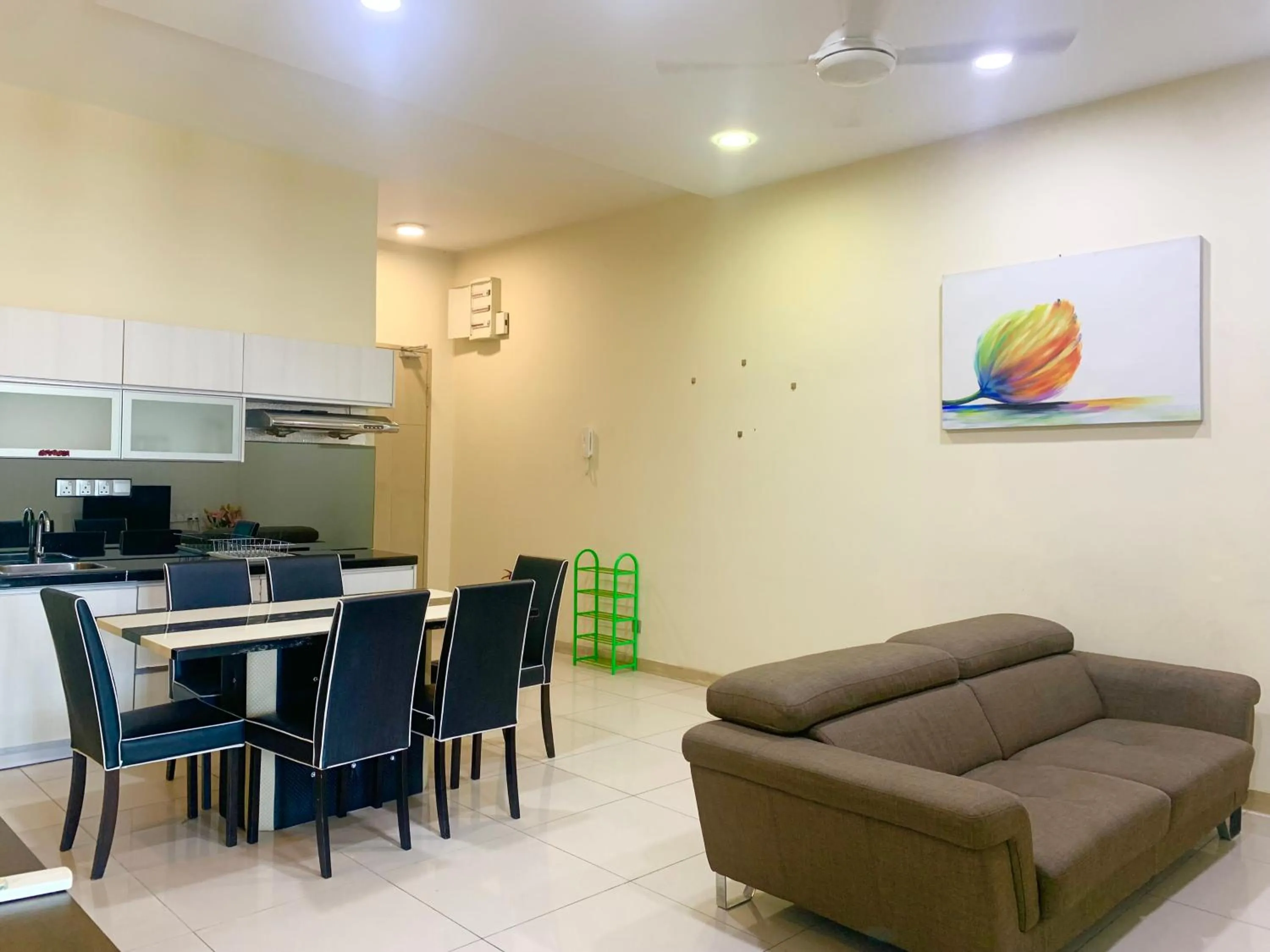 Kitchen or kitchenette in Sunset Seaview Vacation Condos @ IMAGO Shopping Mall