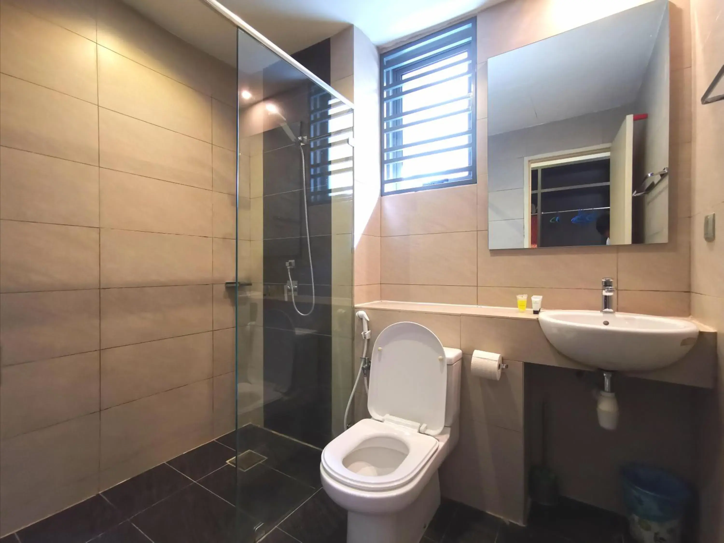 Shower in Sunset Seaview Vacation Condos @ IMAGO Shopping Mall Shower in Sunset Seaview Vacation Condos @ IMAGO Shopping Mall