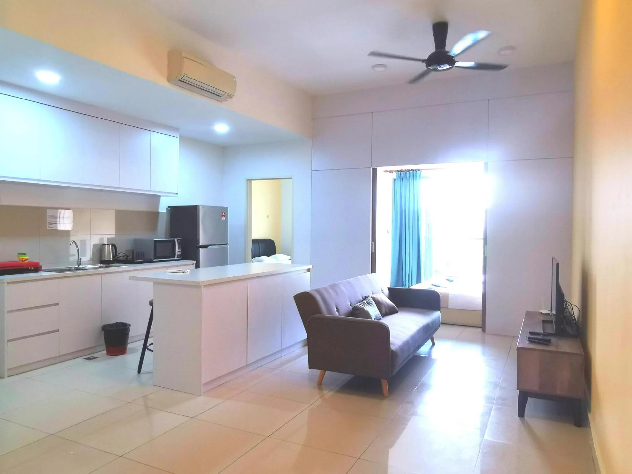 Kitchen or kitchenette in Sunset Seaview Vacation Condos @ IMAGO Shopping Mall
