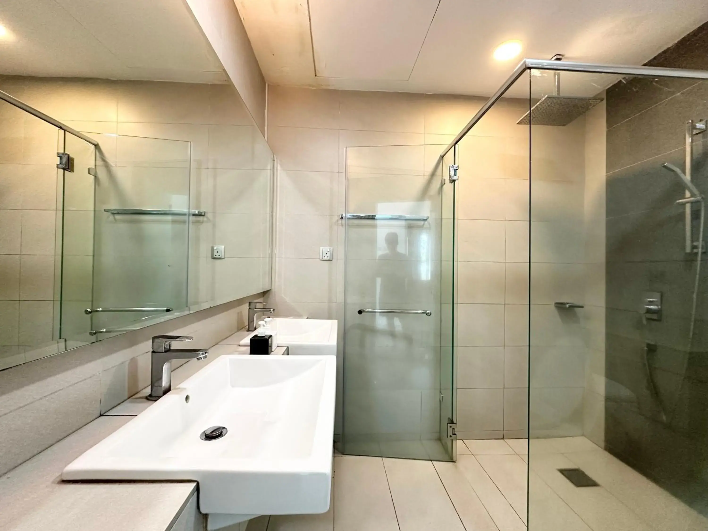 Shower in Sunset Seaview Vacation Condos @ IMAGO Shopping Mall Shower in Sunset Seaview Vacation Condos @ IMAGO Shopping Mall