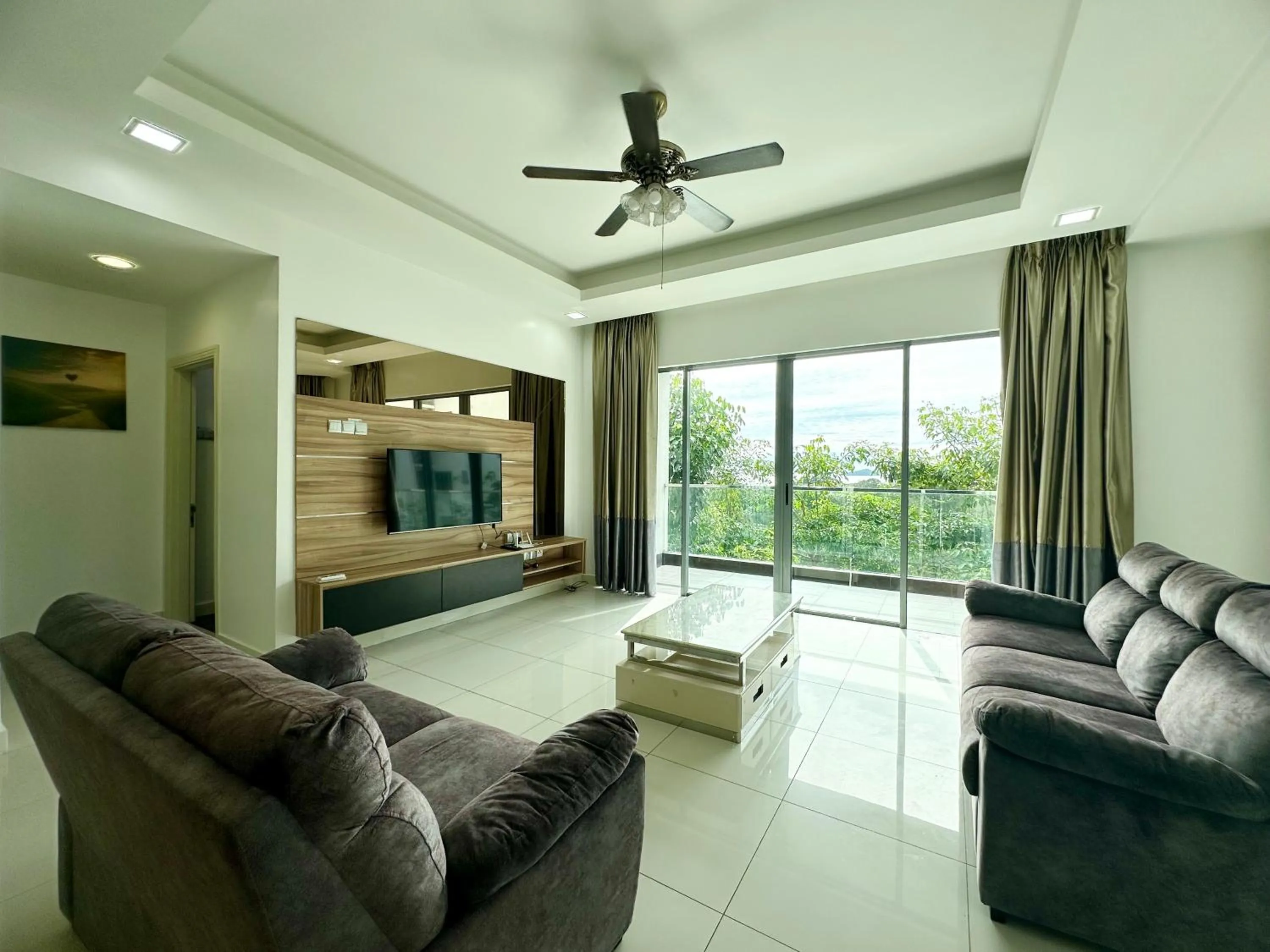 TV and multimedia in Sunset Seaview Vacation Condos @ IMAGO Shopping Mall