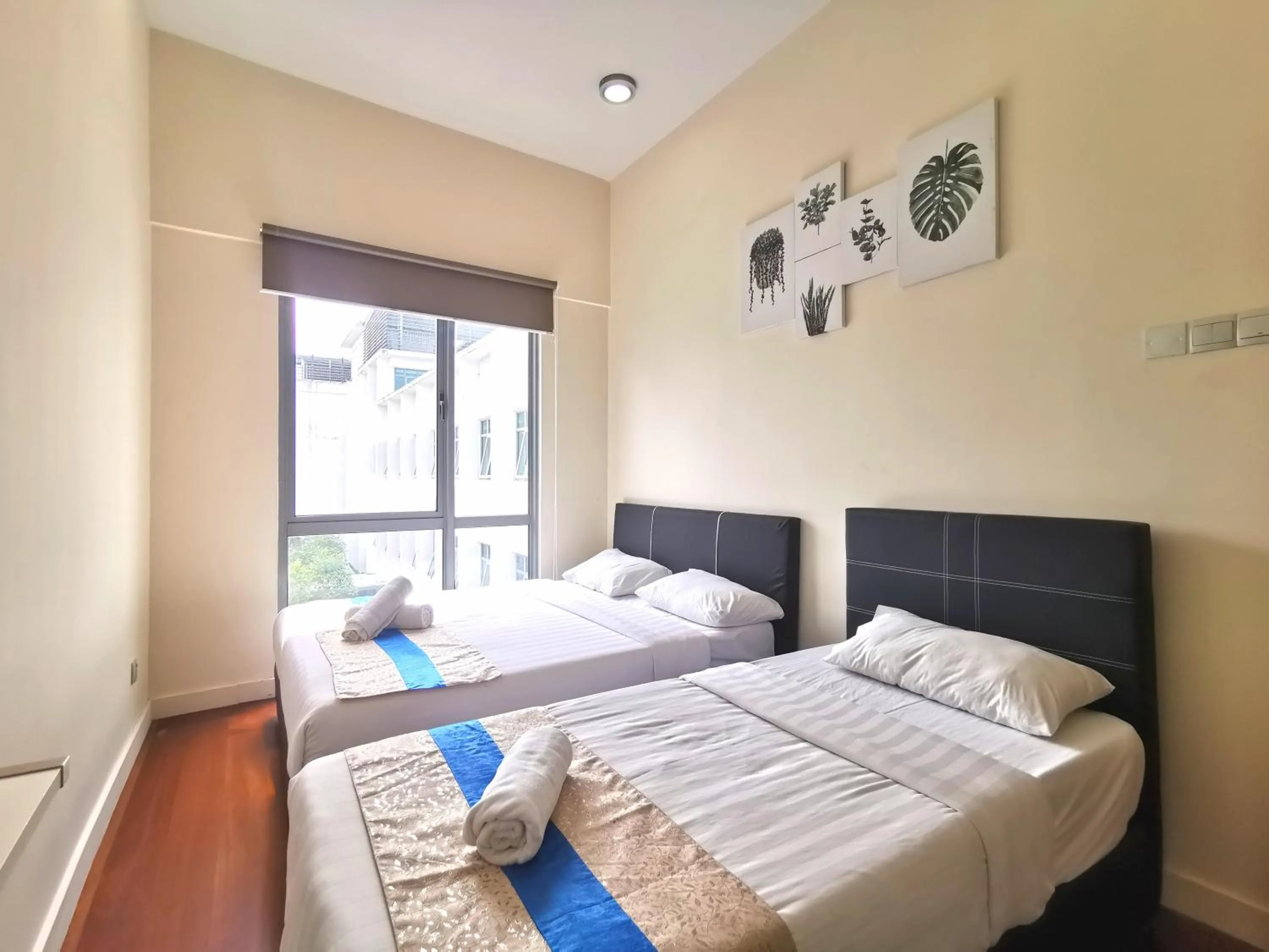 Bed in Sunset Seaview Vacation Condos @ IMAGO Shopping Mall