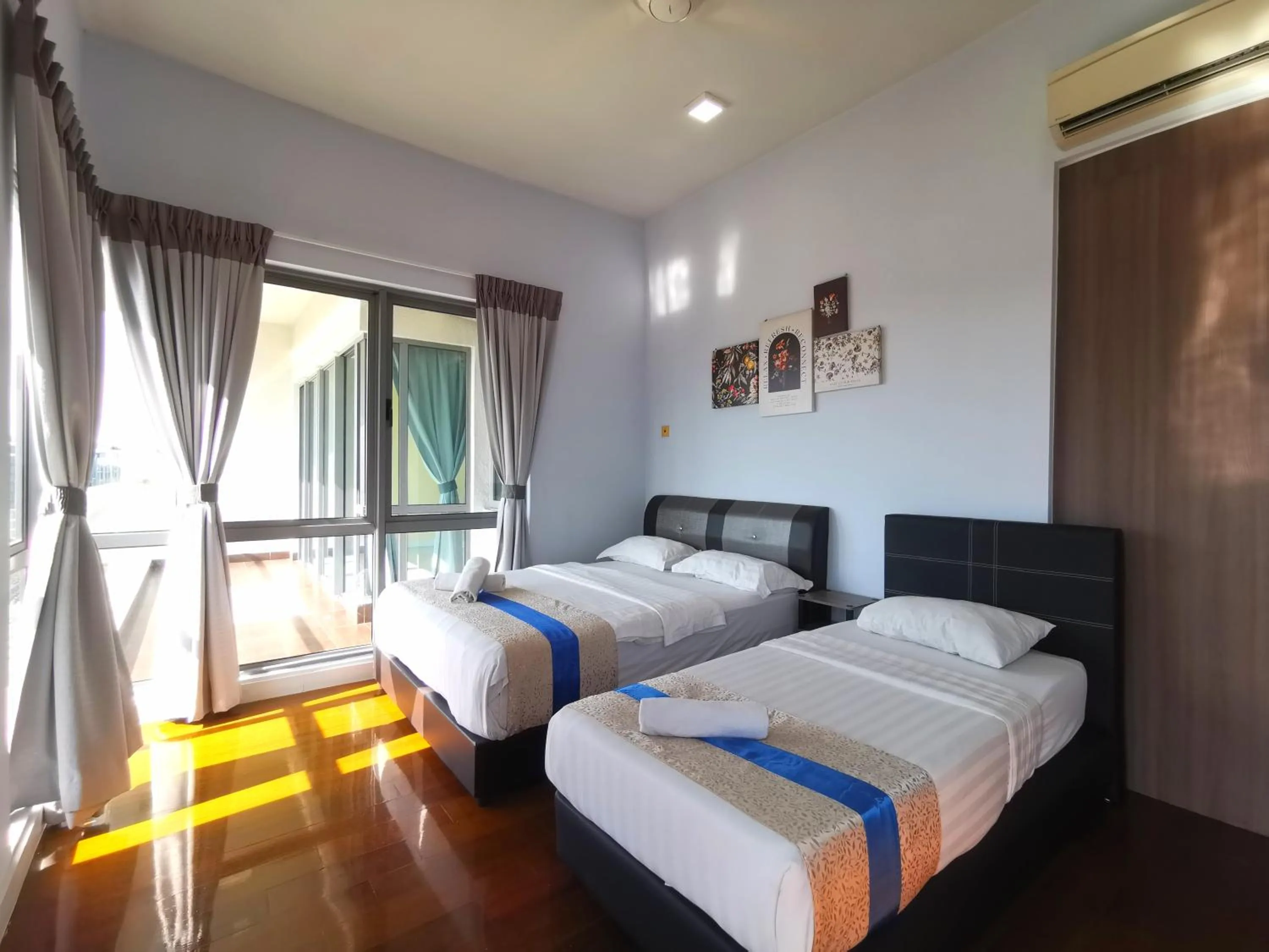 Bed in Sunset Seaview Vacation Condos @ IMAGO Shopping Mall