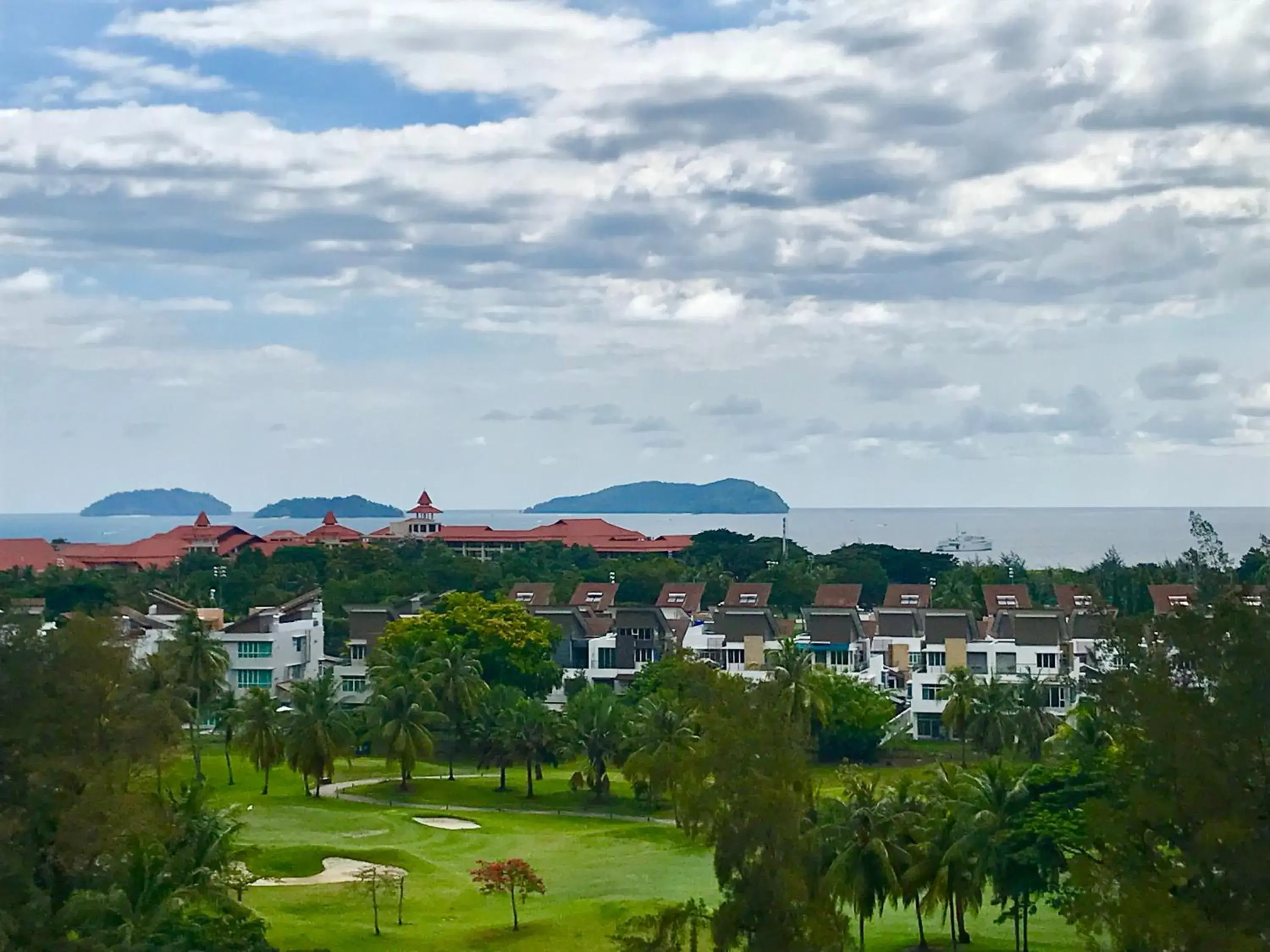 Balcony/Terrace in Sunset Seaview Vacation Condos @ IMAGO Shopping Mall Balcony/Terrace in Sunset Seaview Vacation Condos @ IMAGO Shopping Mall