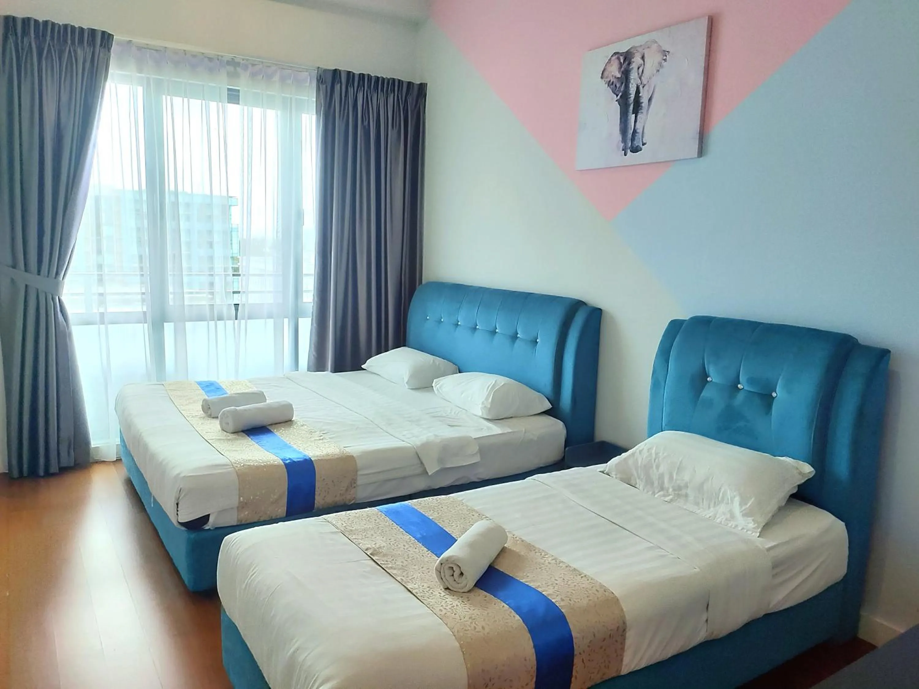 Bed in Sunset Seaview Vacation Condos @ IMAGO Shopping Mall