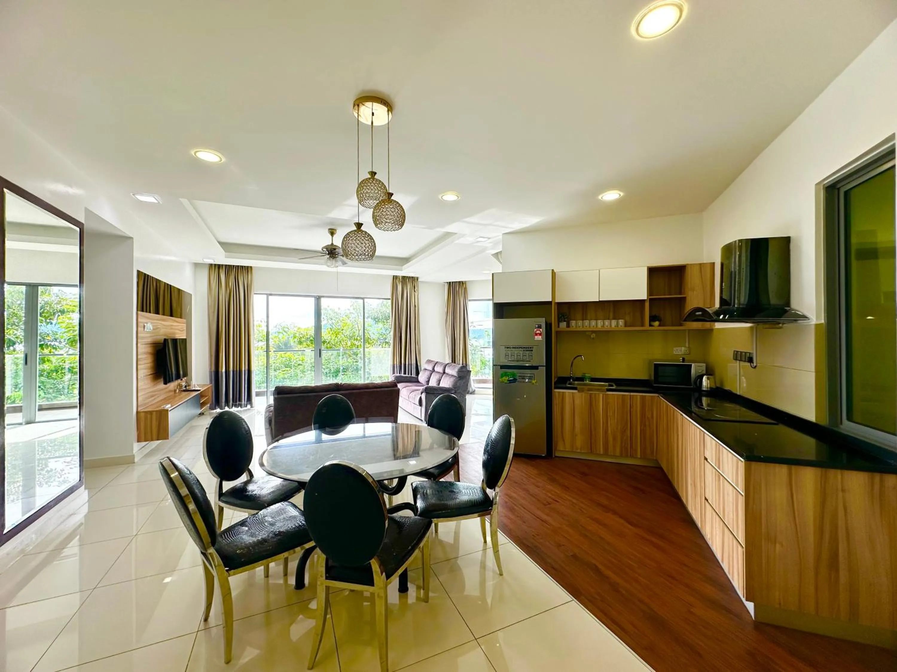 Kitchen or kitchenette in Sunset Seaview Vacation Condos @ IMAGO Shopping Mall