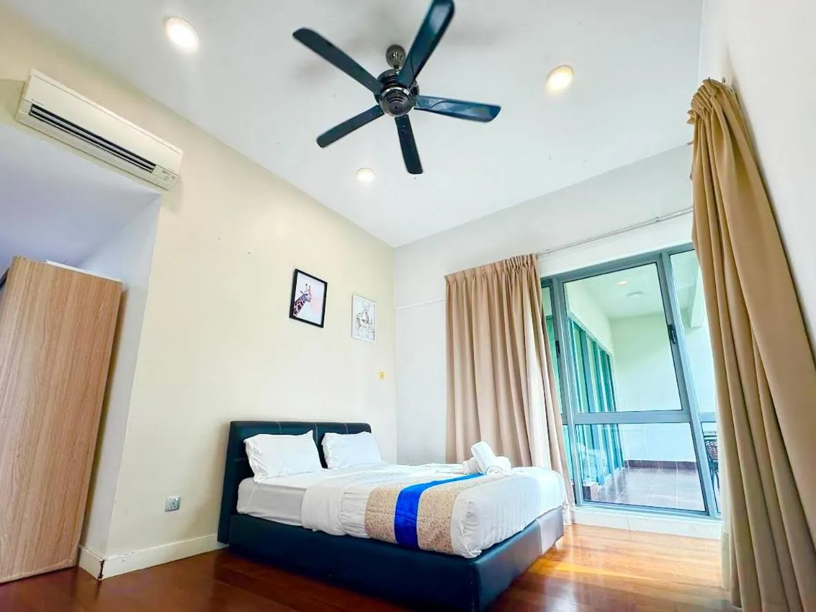 Bed in Sunset Seaview Vacation Condos @ IMAGO Shopping Mall