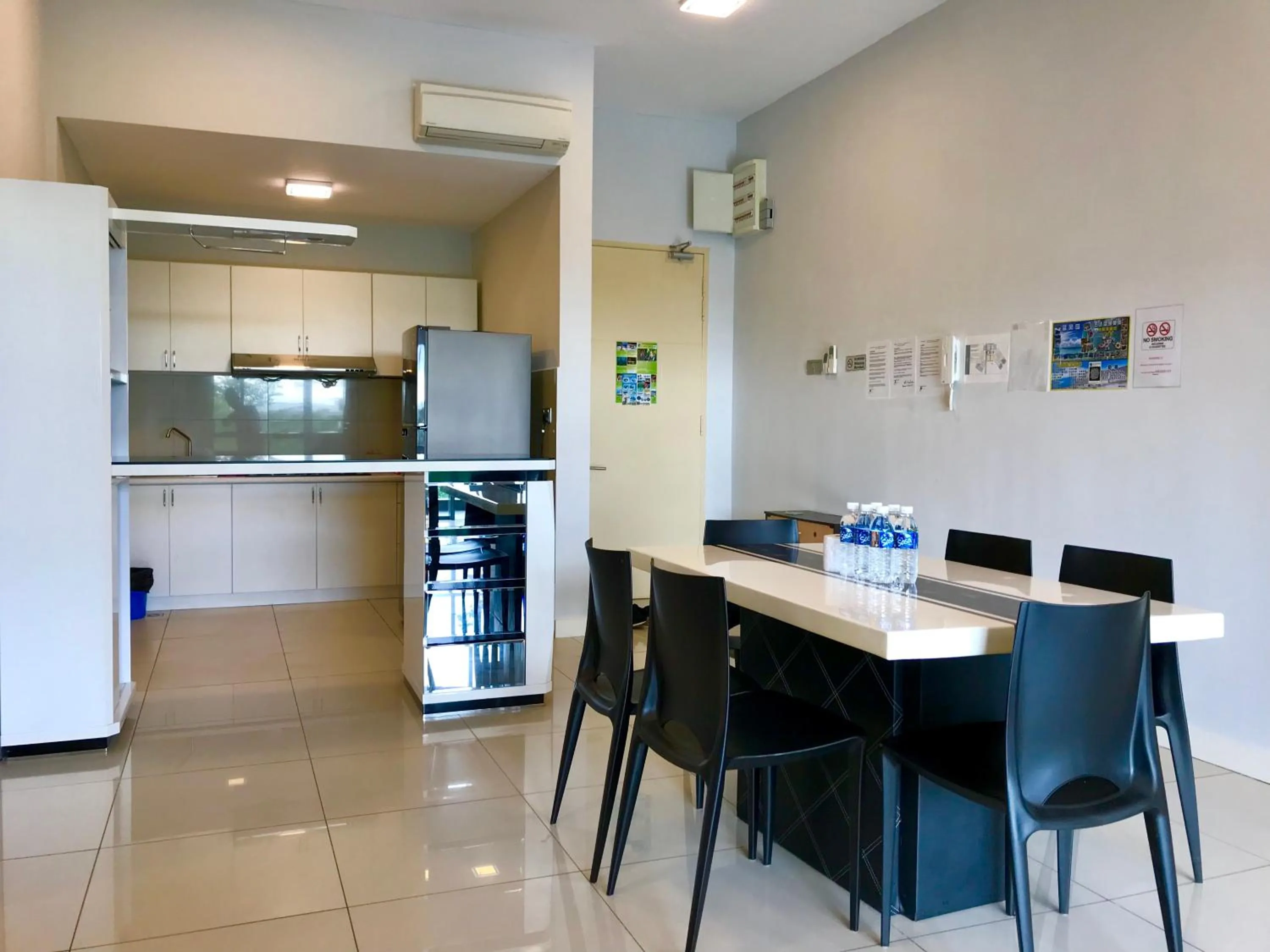 Kitchen or kitchenette in Sunset Seaview Vacation Condos @ IMAGO Shopping Mall