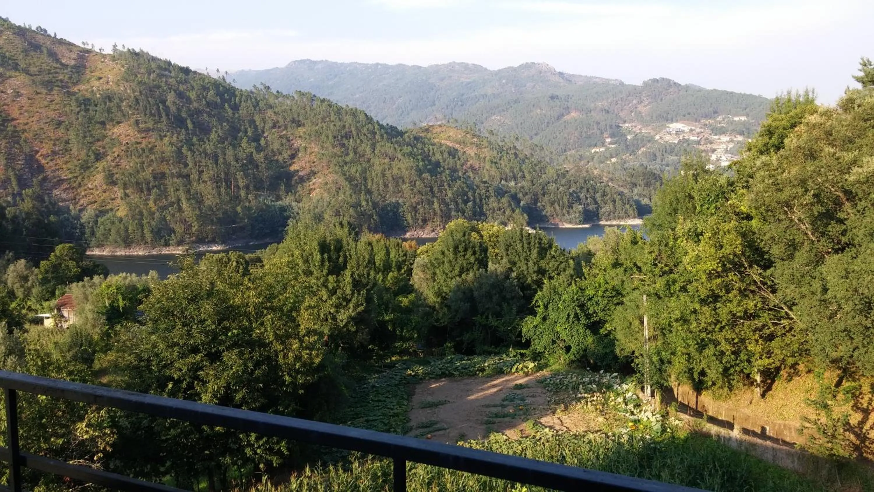 Lake view in Residencial Do Rita em Rio Caldo