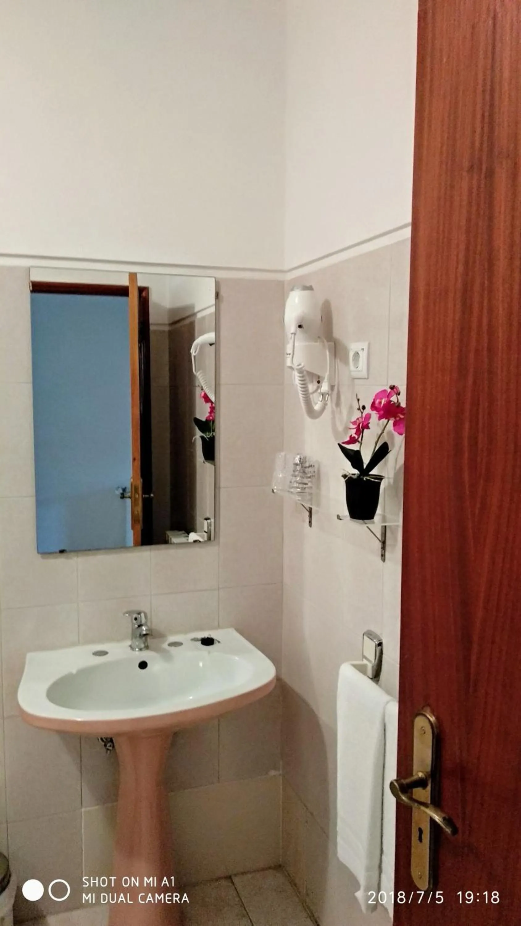 Bathroom in Residencial Do Rita em Rio Caldo