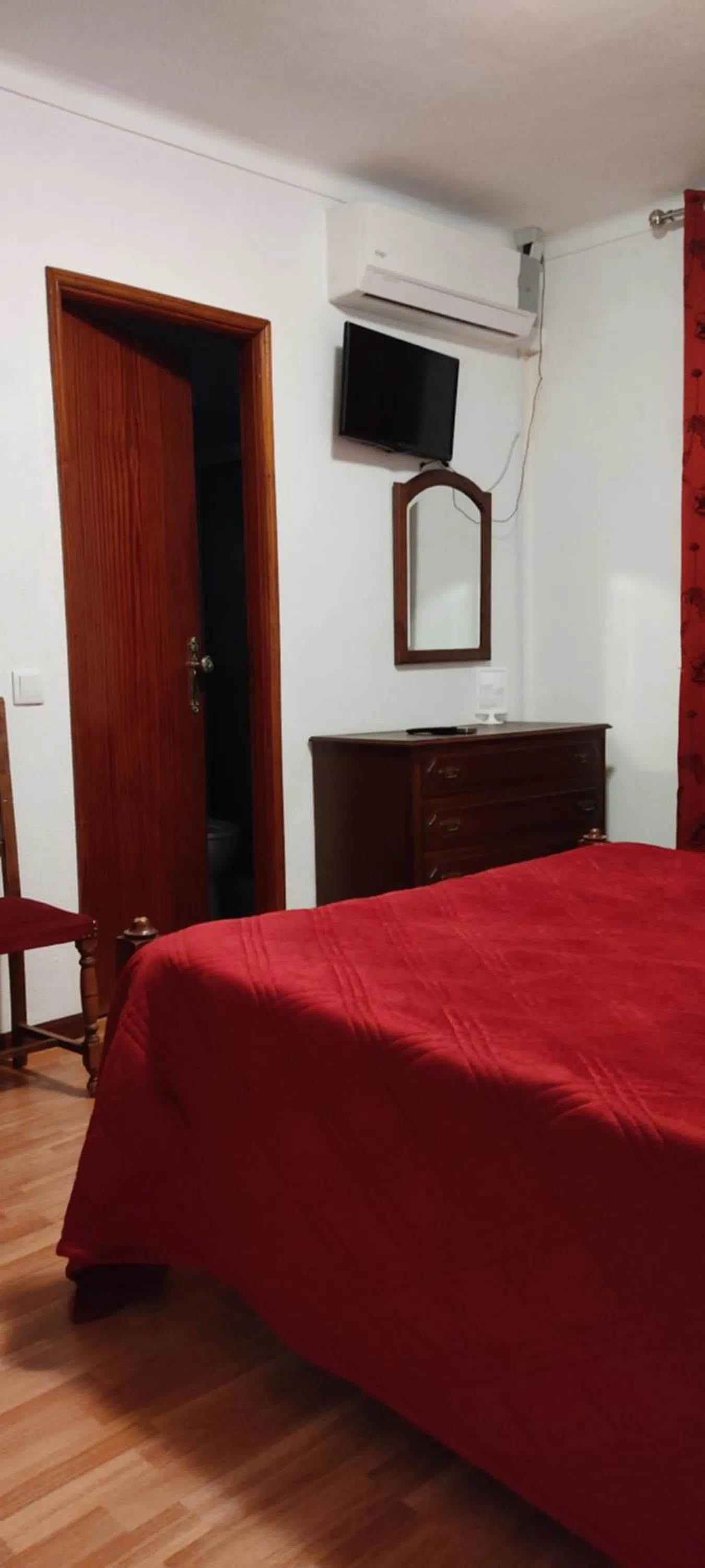 Bathroom, Bed in Residencial Do Rita em Rio Caldo