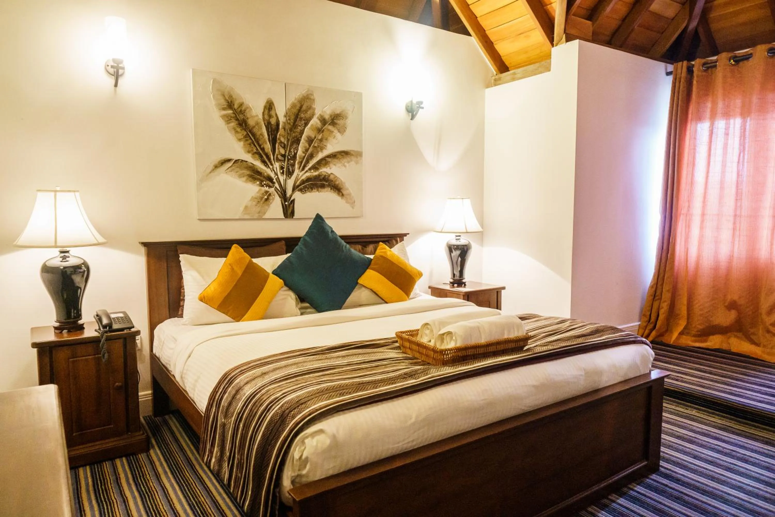 Photo of the whole room in Little England by Celeste