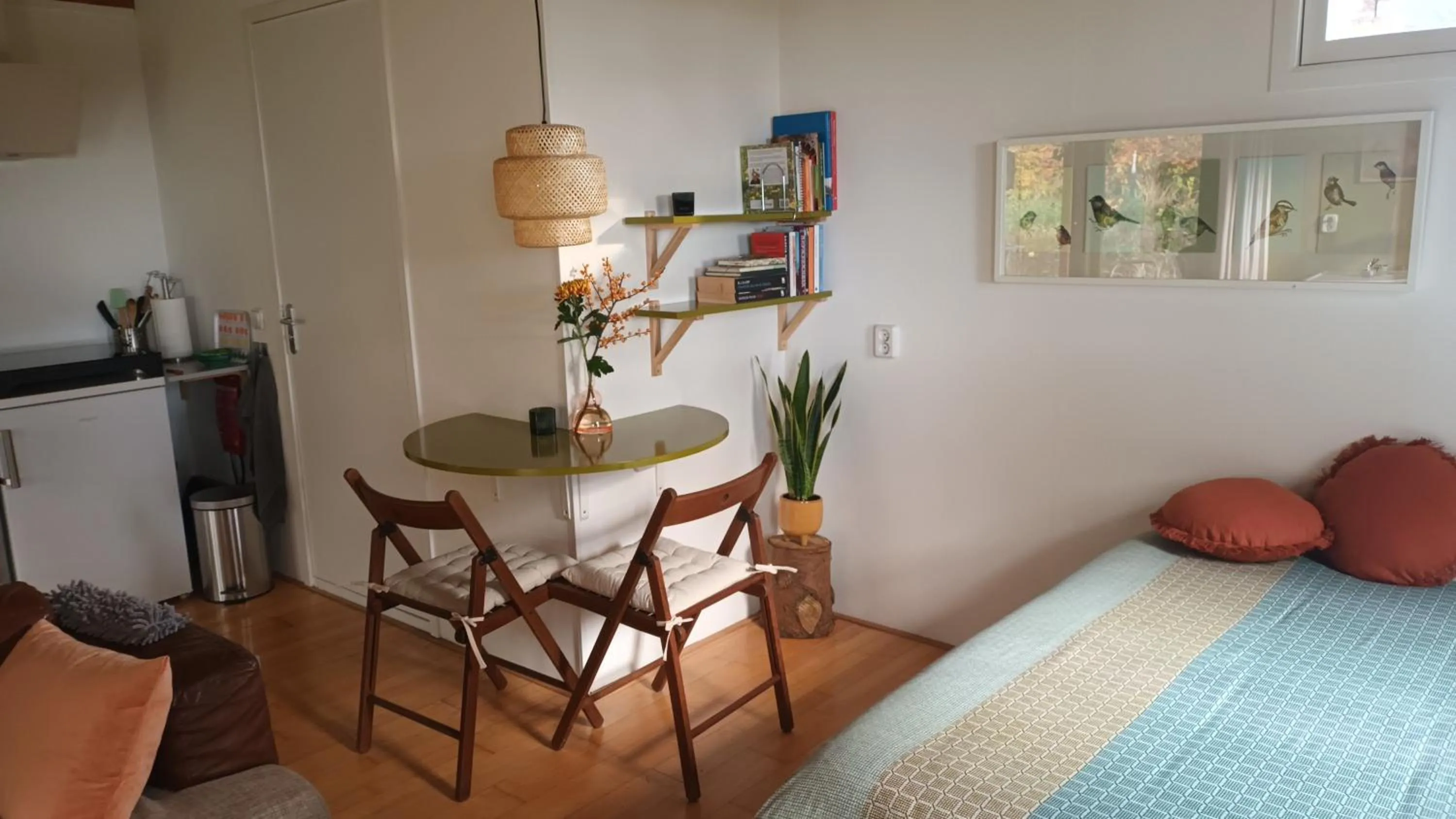 Dining area, Bed in B&B Houtstee