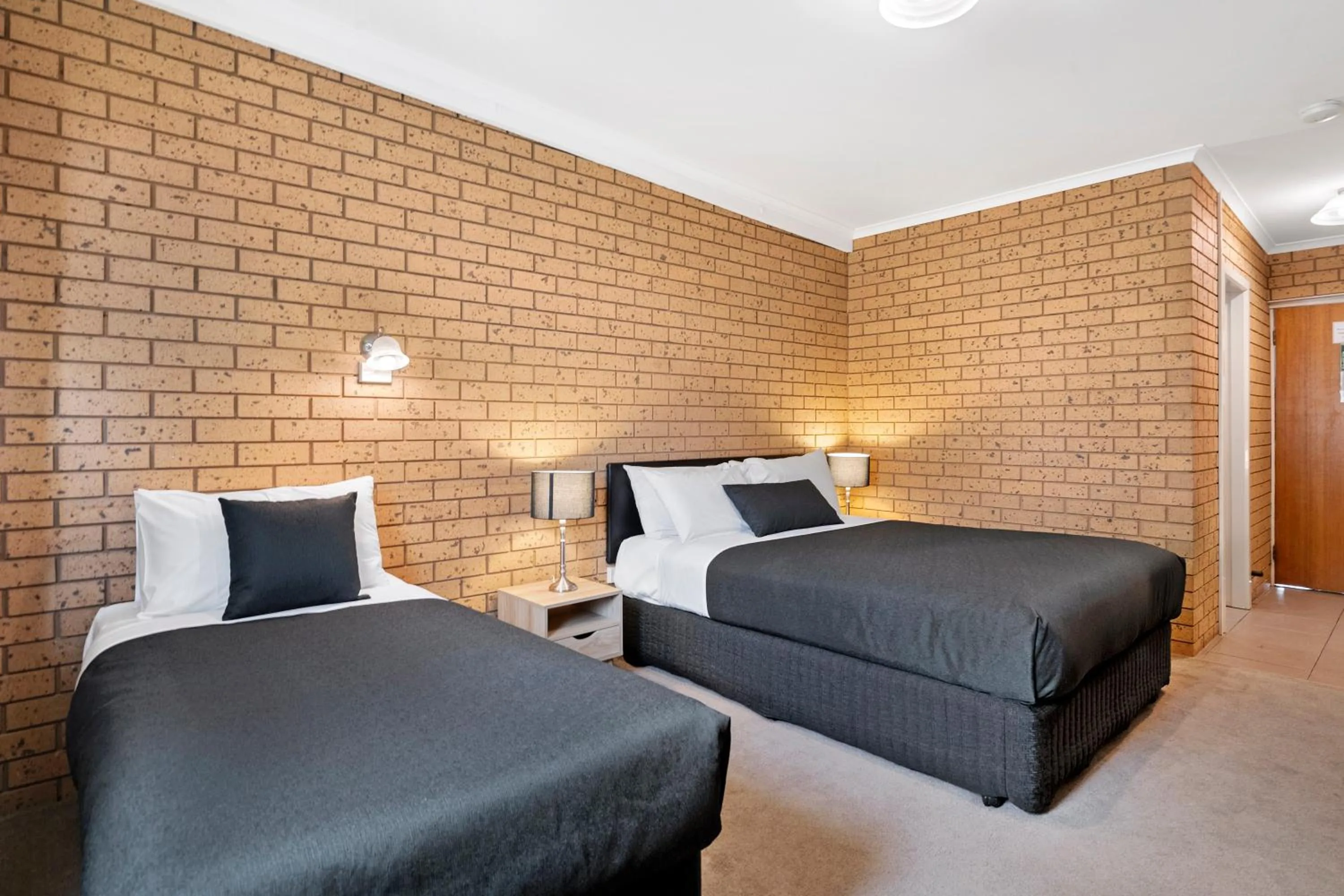 Bedroom, Bed in Avondel Motor Inn