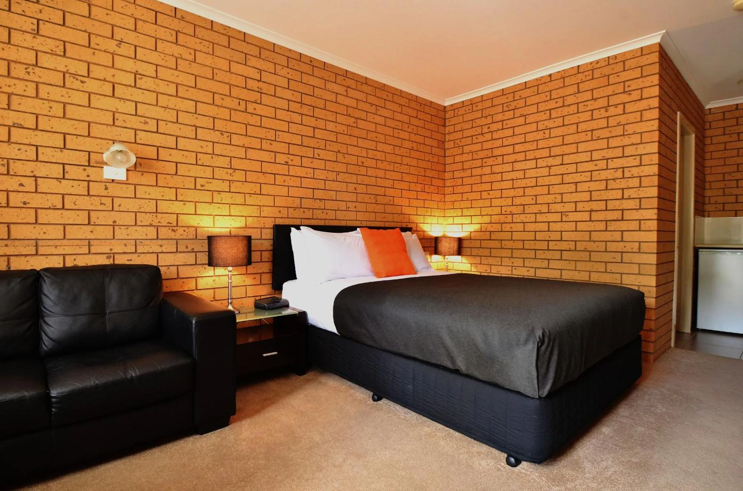 Bedroom, Bed in Avondel Motor Inn