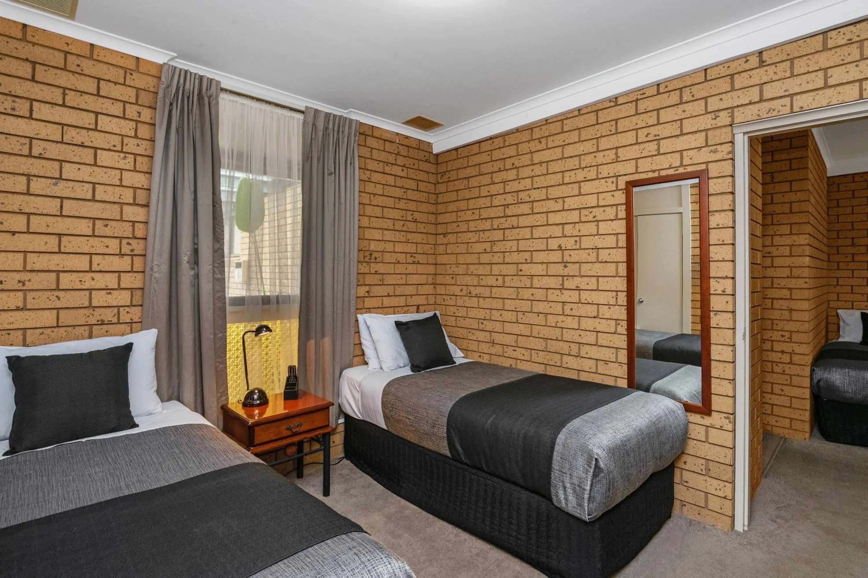 Bedroom, Bed in Avondel Motor Inn