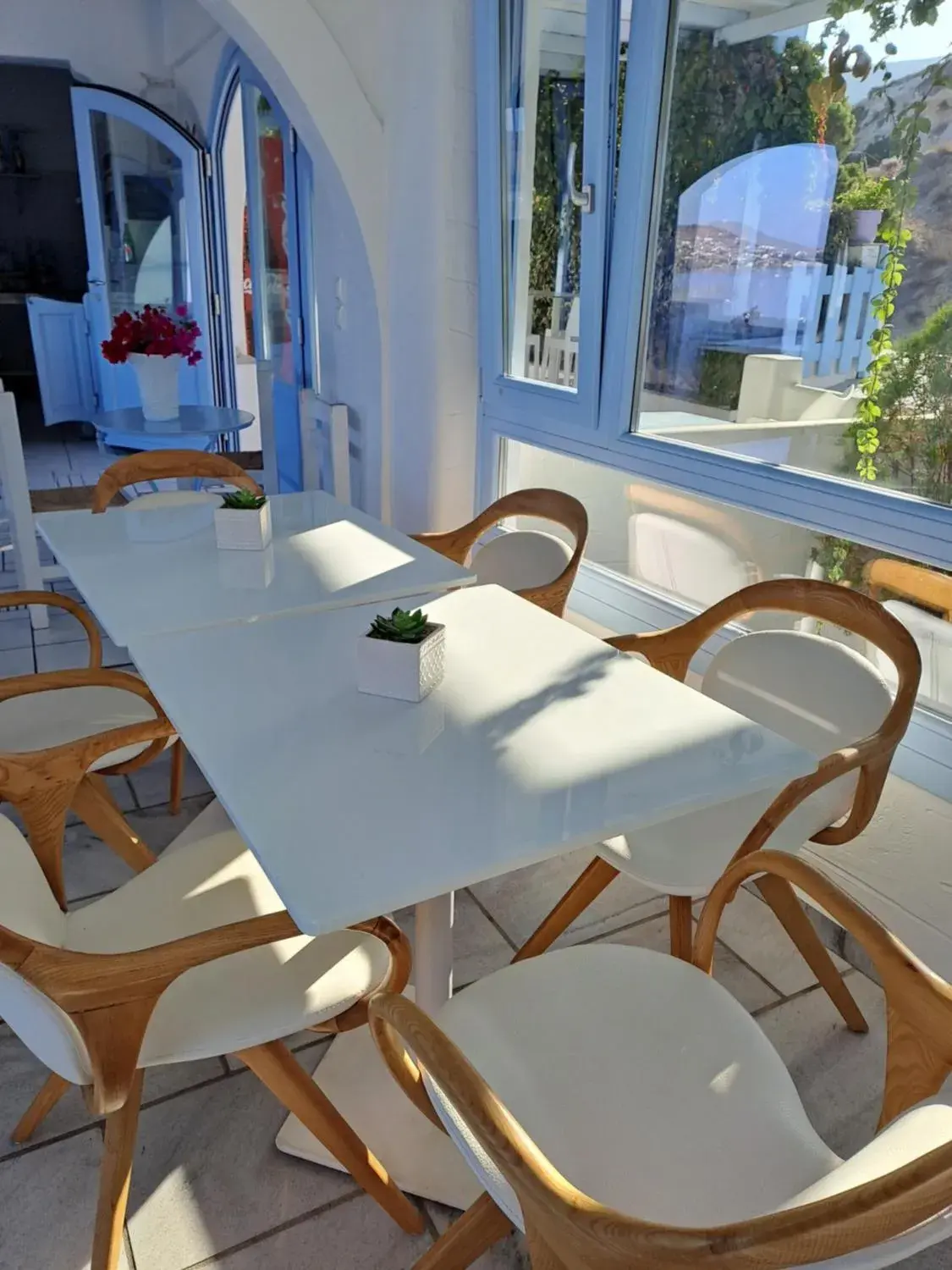 Restaurant/places to eat in Stratos Apartments & Studios Restaurant/places to eat in Stratos Apartments & Studios