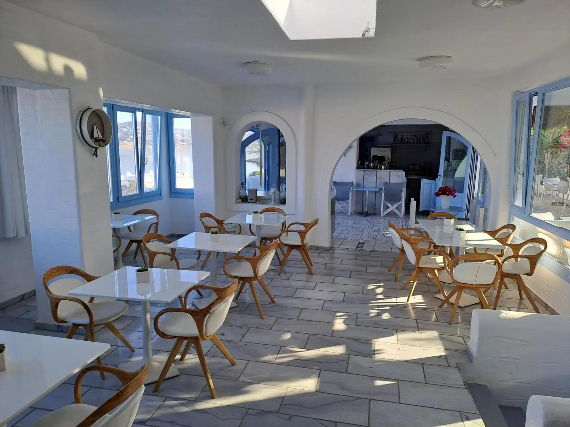 Restaurant/places to eat in Stratos Apartments & Studios Restaurant/places to eat in Stratos Apartments & Studios