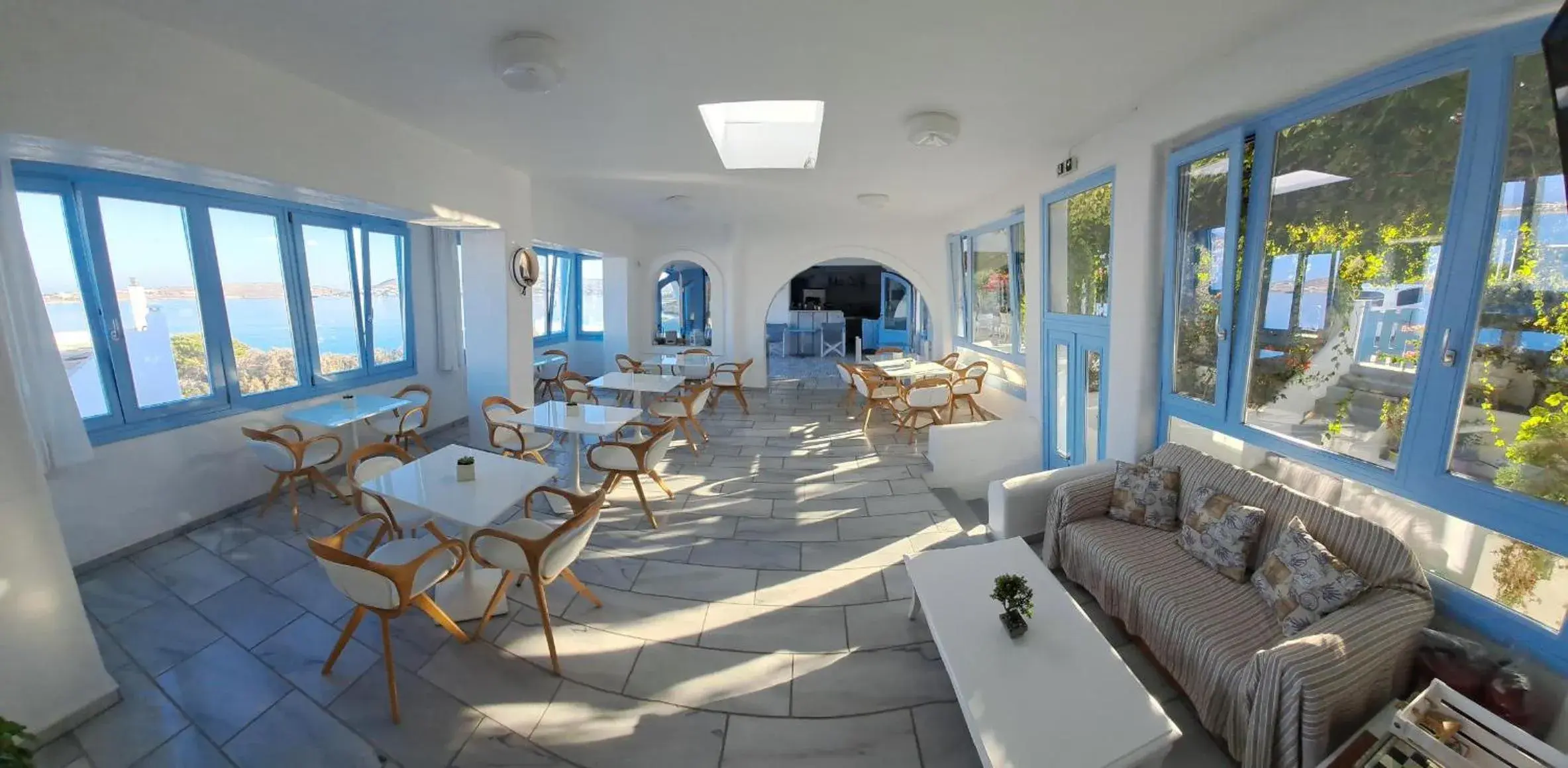 Restaurant/places to eat in Stratos Apartments & Studios Restaurant/places to eat in Stratos Apartments & Studios