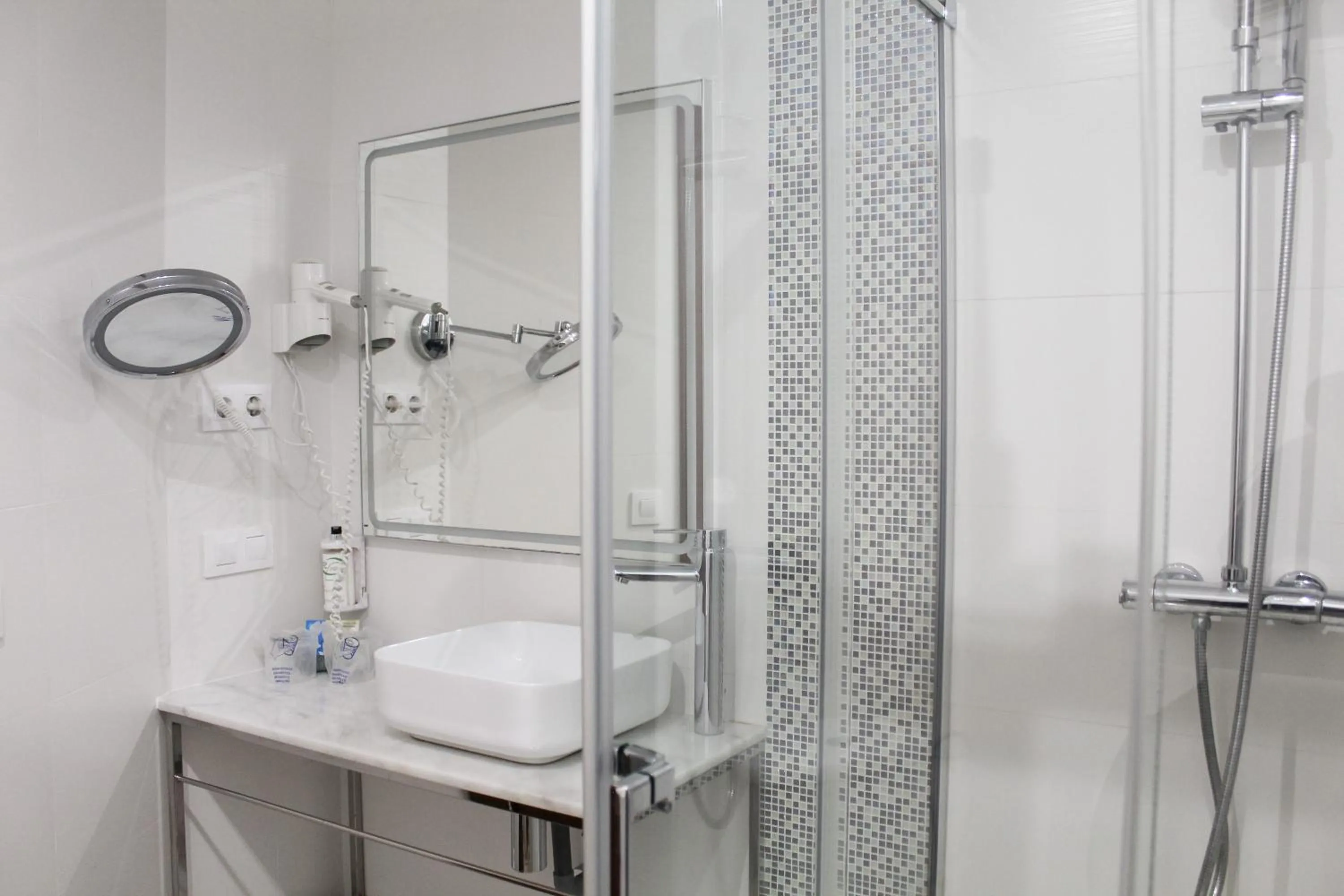 Shower in Hotel MR Costa Blanca