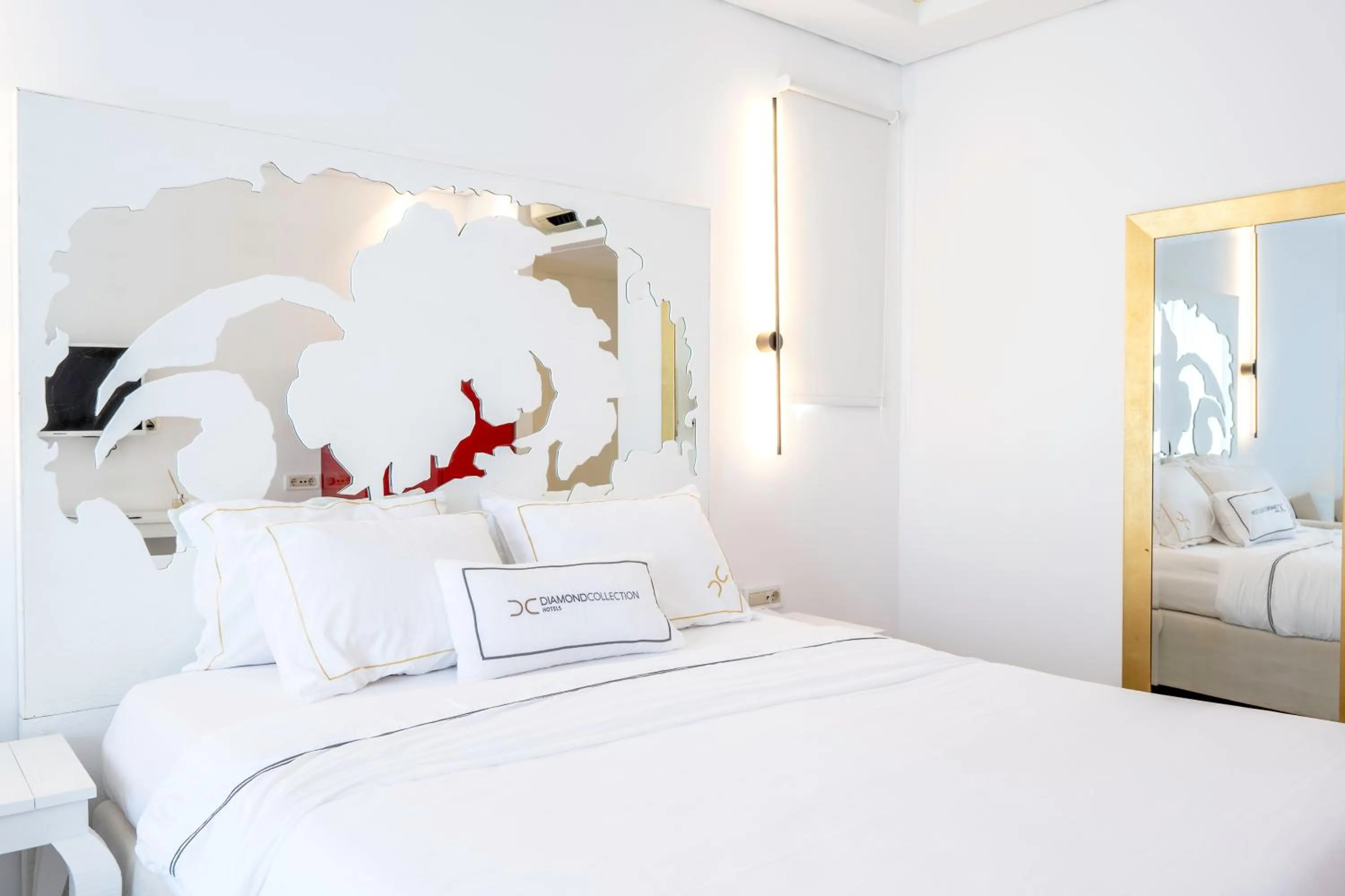 Photo of the whole room, Bed in Diamond Deluxe Hotel - Adults Only