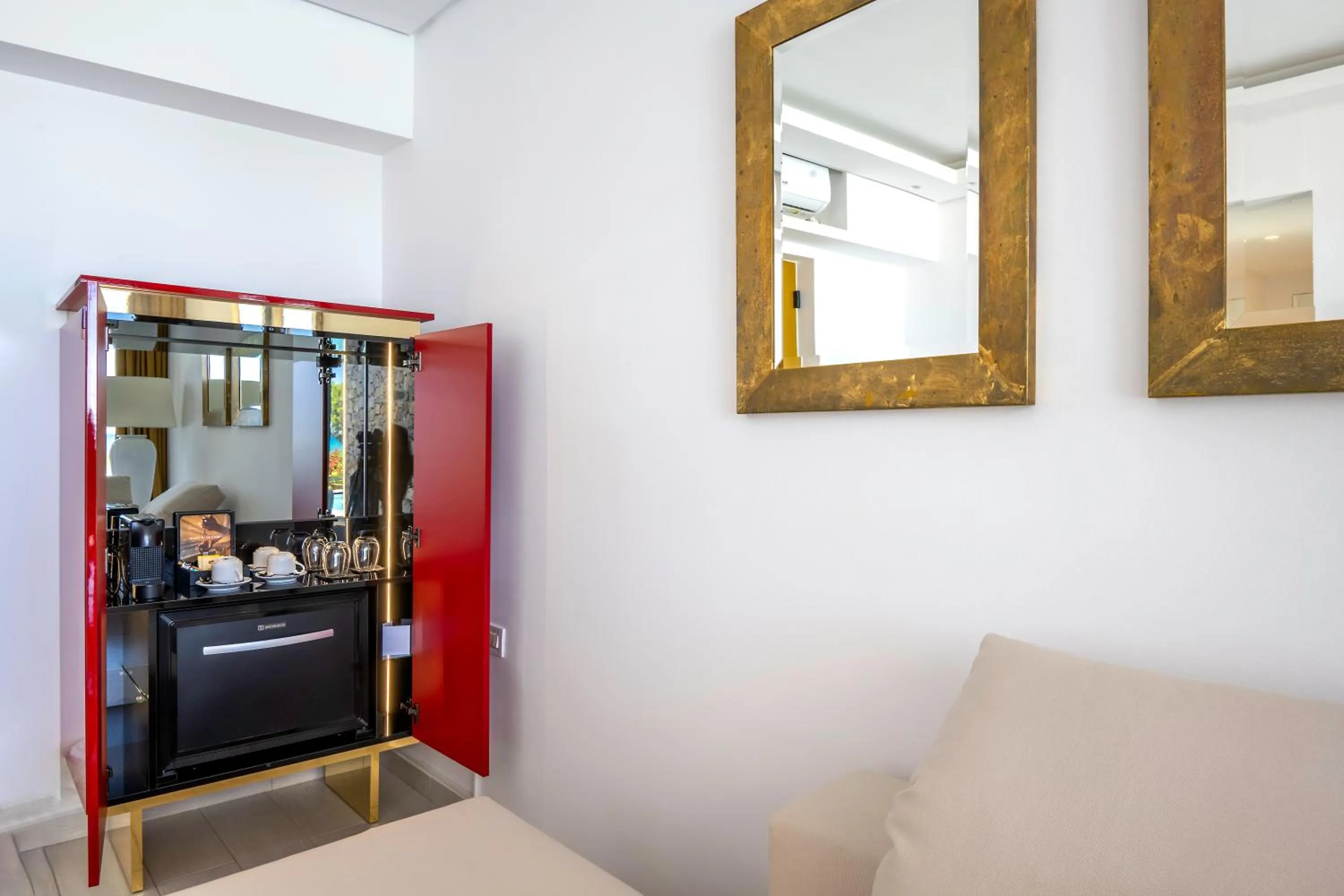 Photo of the whole room, Bed in Diamond Deluxe Hotel - Adults Only