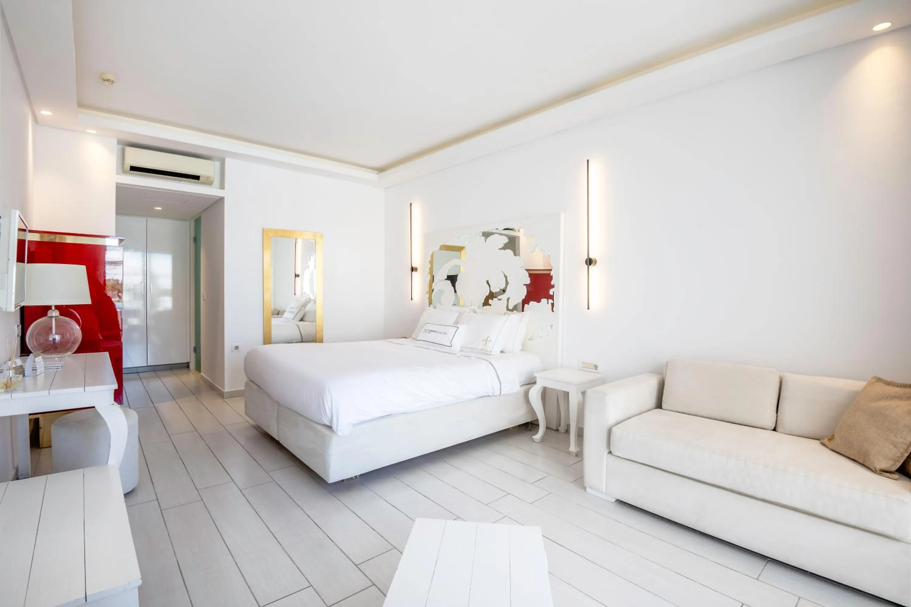 Photo of the whole room, Bed in Diamond Deluxe Hotel - Adults Only