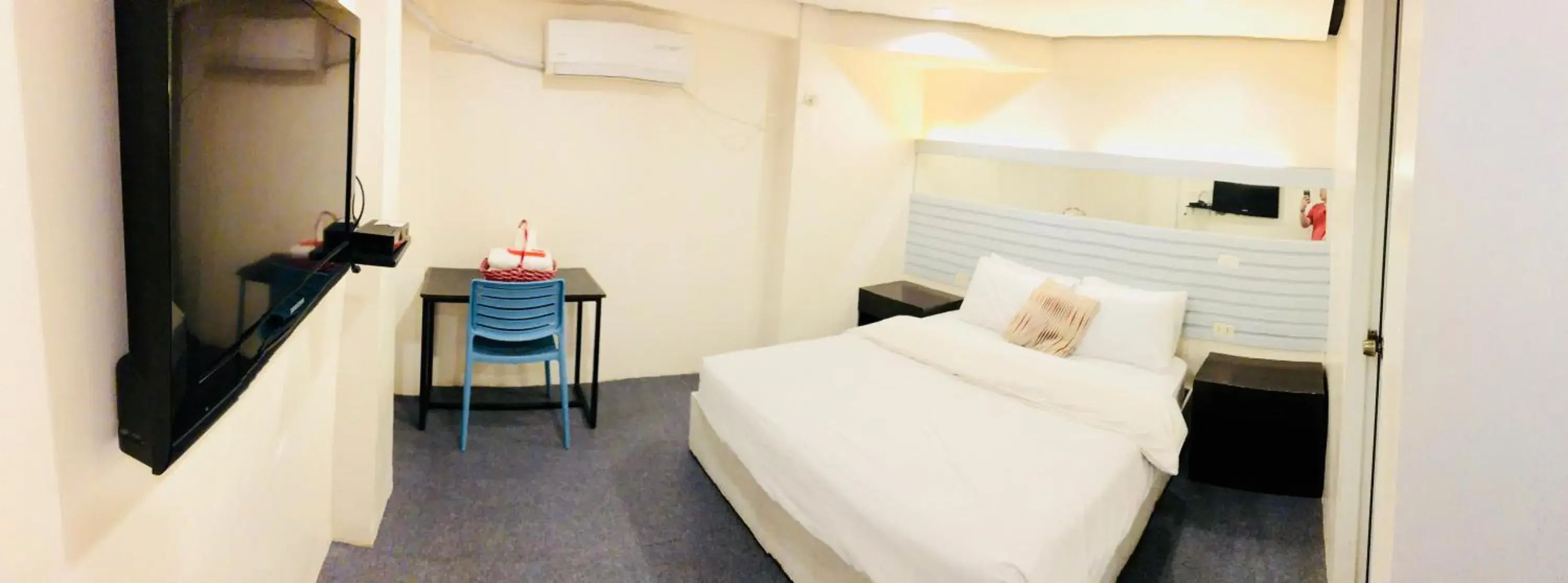 Photo of the whole room, Bed in Hometown Hotel - Lacson Bacolod Photo of the whole room, Bed in Hometown Hotel - Lacson Bacolod