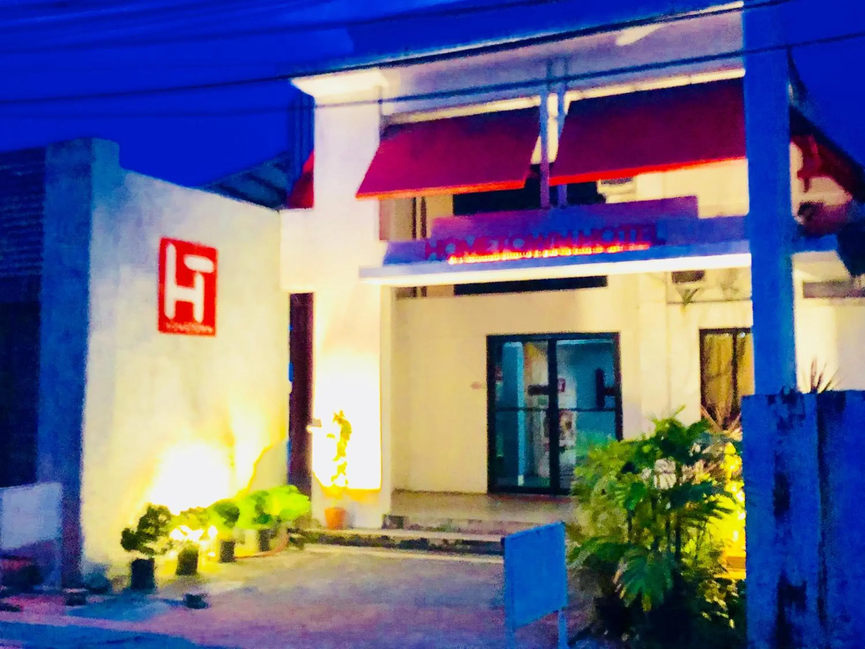 Facade/entrance in Hometown Hotel - Lacson Bacolod Facade/entrance in Hometown Hotel - Lacson Bacolod