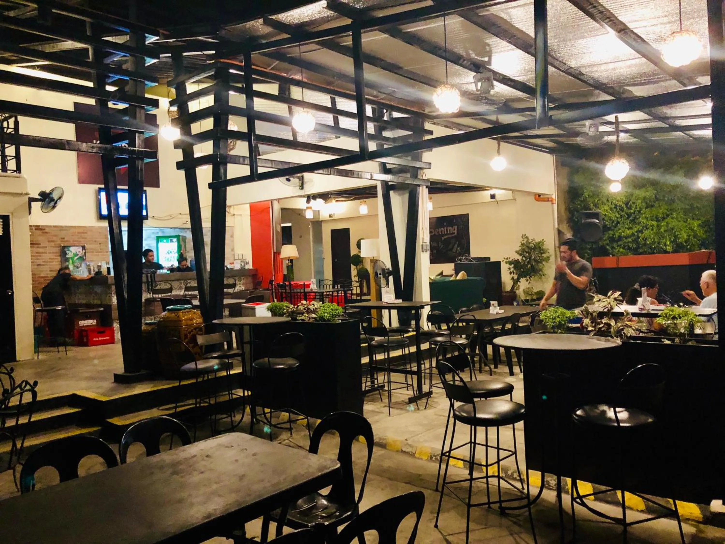 Restaurant/places to eat in Hometown Hotel - Lacson Bacolod