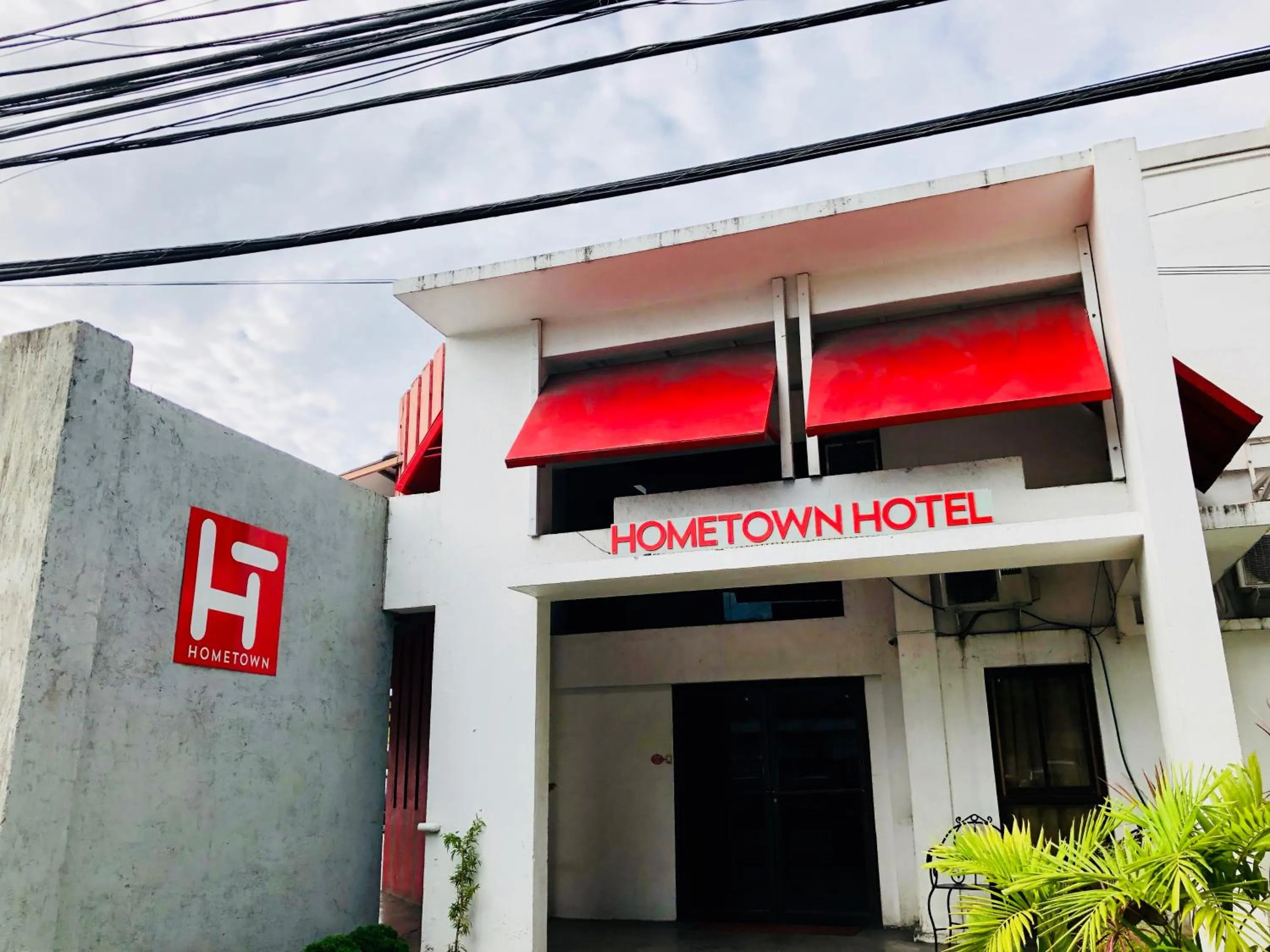 Facade/entrance in Hometown Hotel - Lacson Bacolod