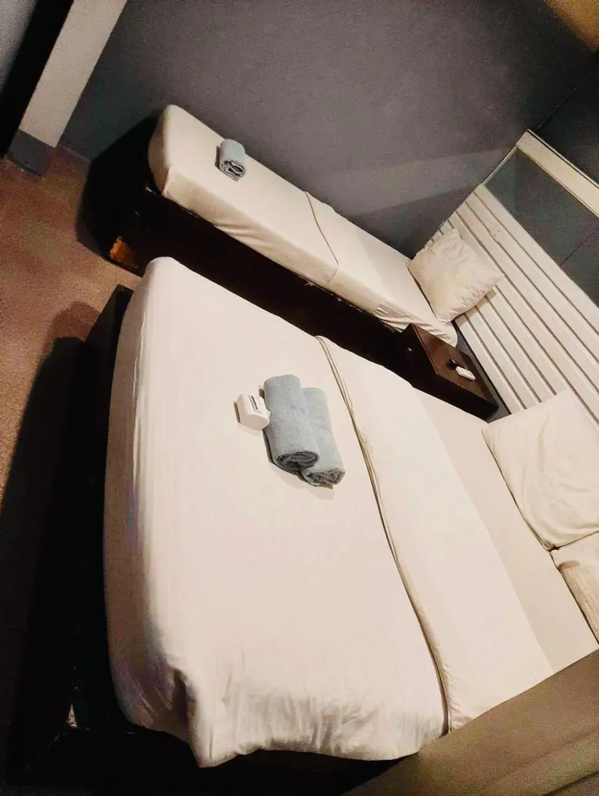 Bedroom, Bed in Hometown Hotel - Lacson Bacolod Bedroom, Bed in Hometown Hotel - Lacson Bacolod