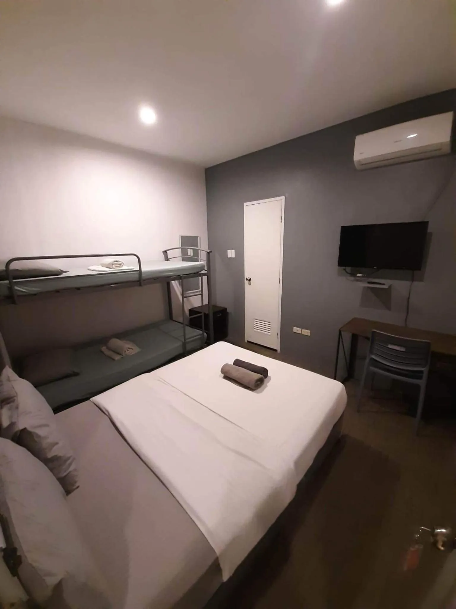 Bedroom, Bed in Hometown Hotel - Lacson Bacolod