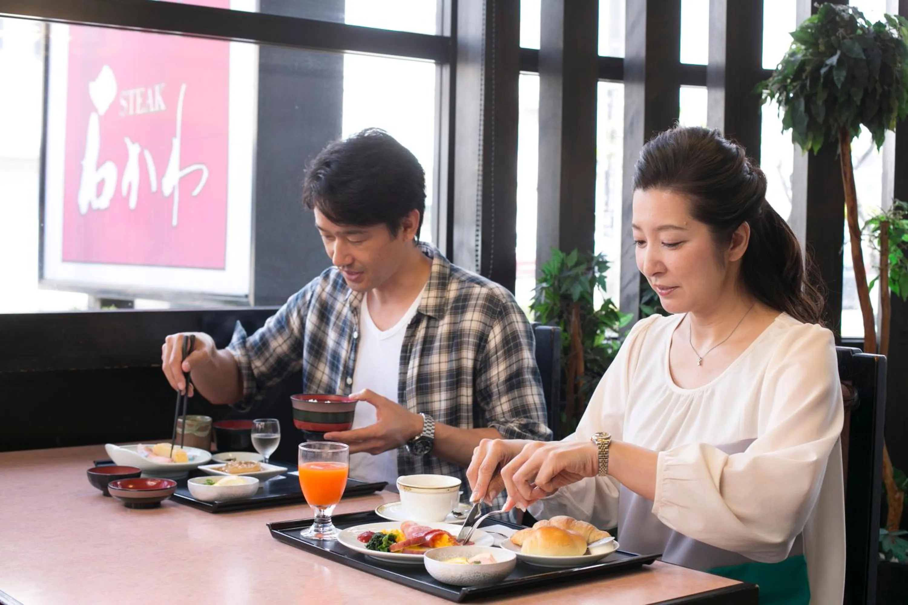 Restaurant/places to eat in Ise City Hotel