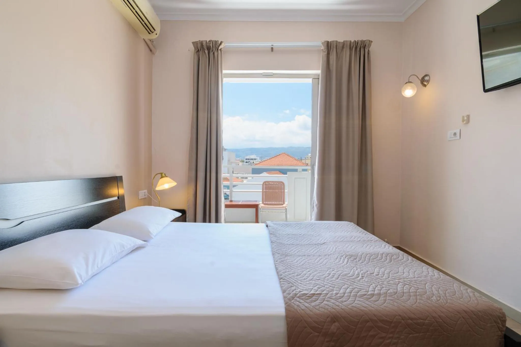 Bed in Archontiki City Hotel