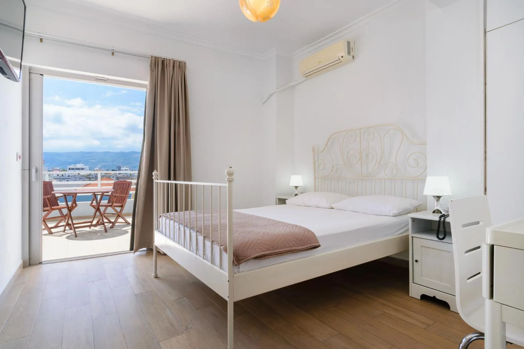 Bed in Archontiki City Hotel