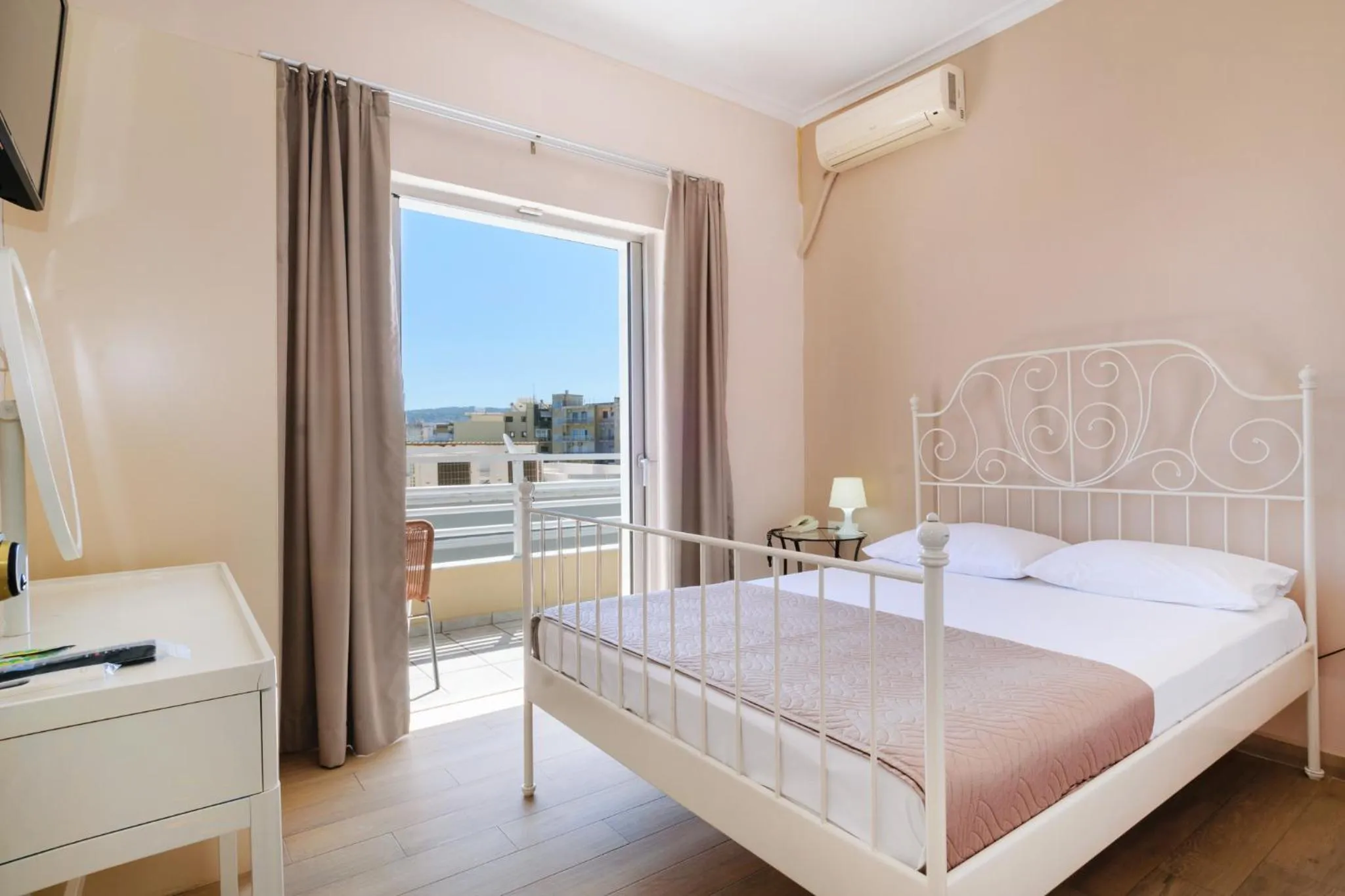 Bed in Archontiki City Hotel