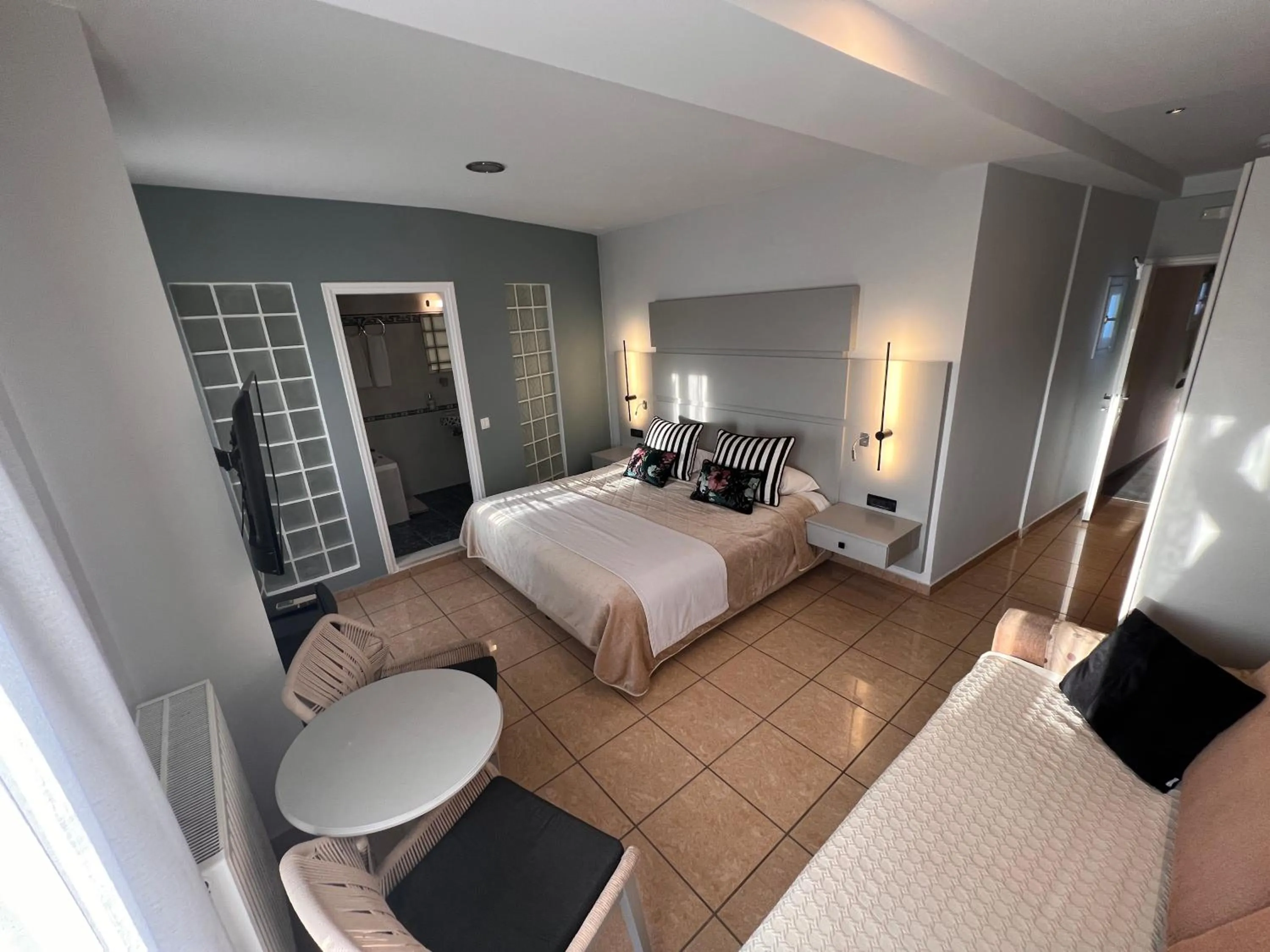 Bed in Theoxenia Caldera Hotel