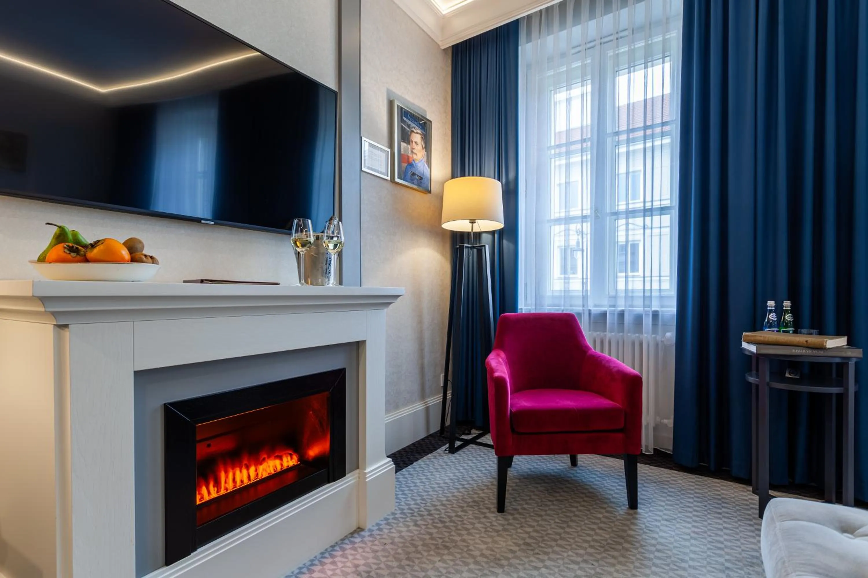 TV and multimedia in Hotel Teatro Boutique Old Town - Destigo Hotels