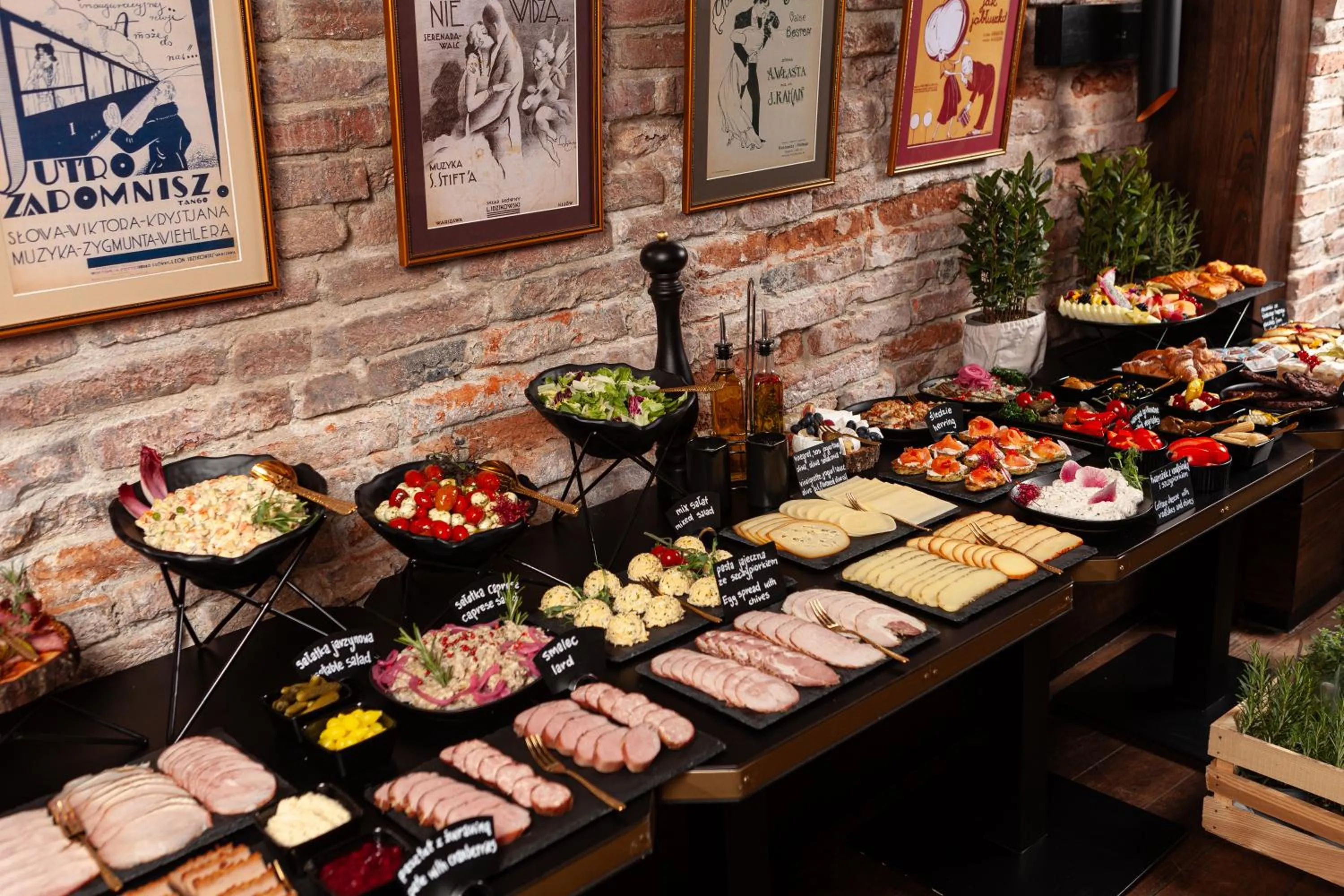 Food and drinks in Hotel Teatro Boutique Old Town - Destigo Hotels